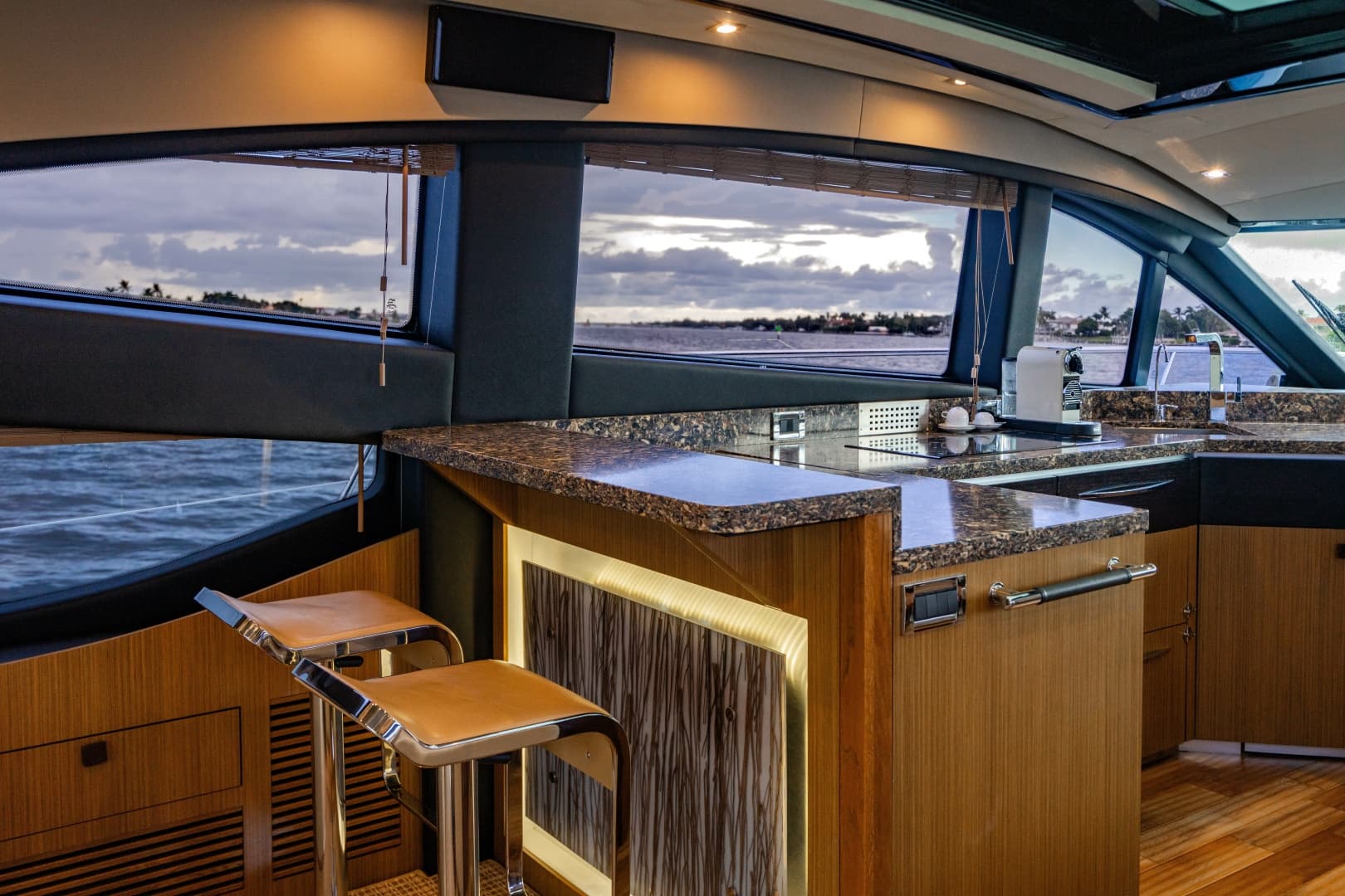2017 Sea Ray L65