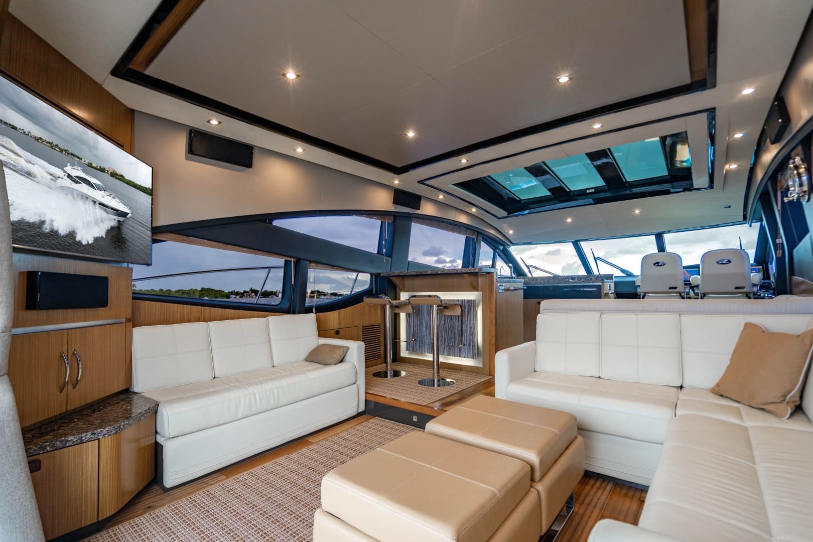 2017 Sea Ray L65