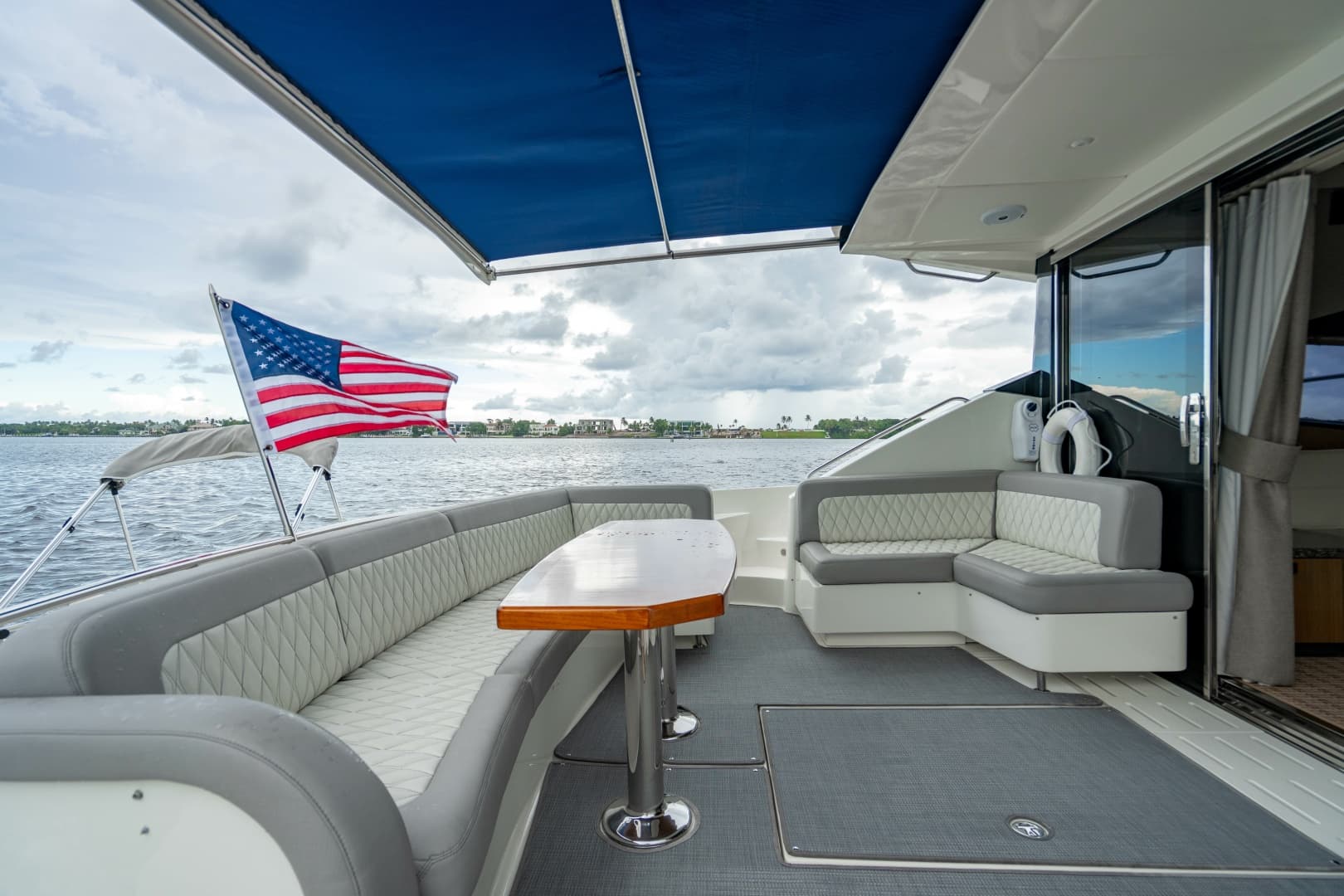2017 Sea Ray L65