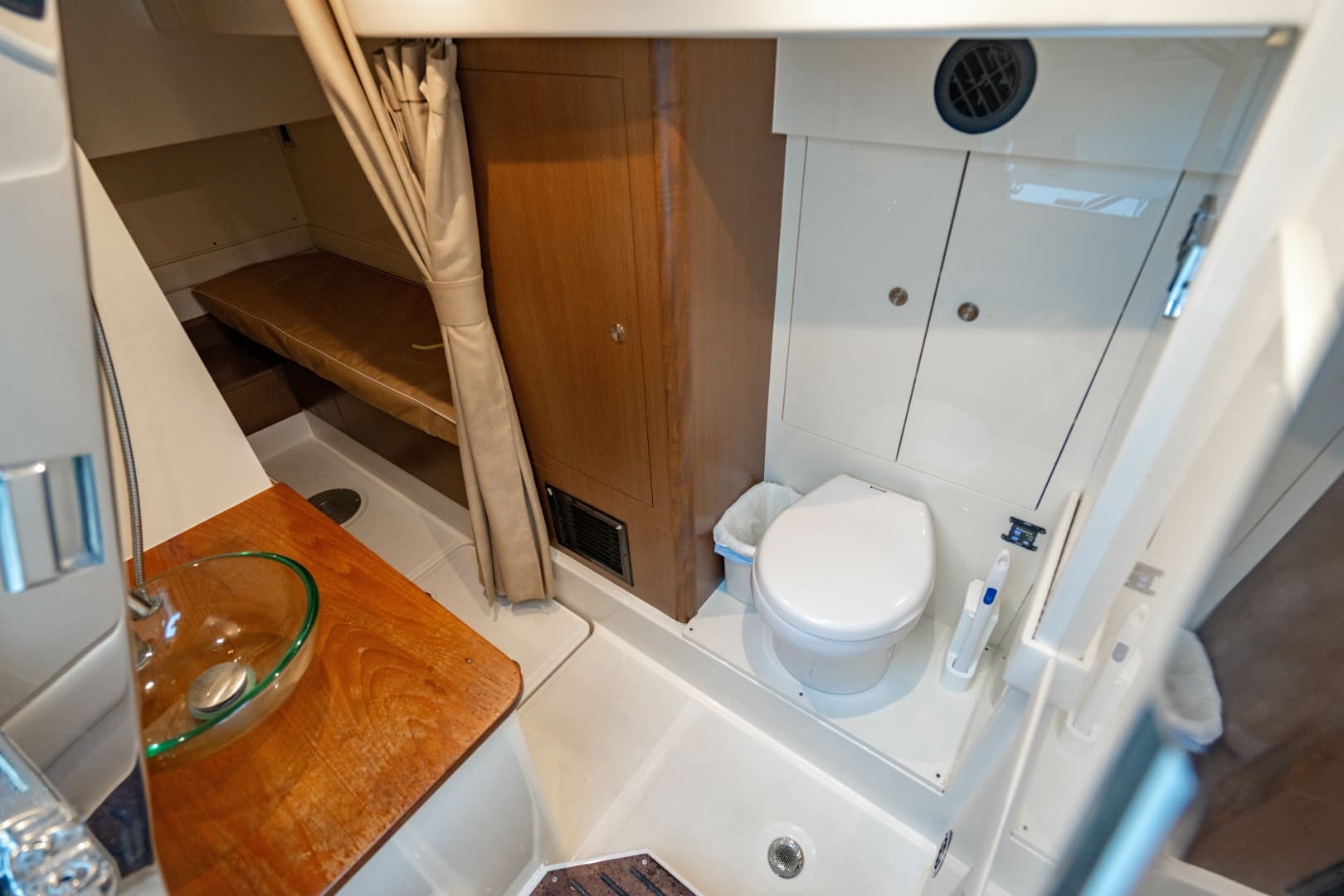 2017 Sea Ray L65