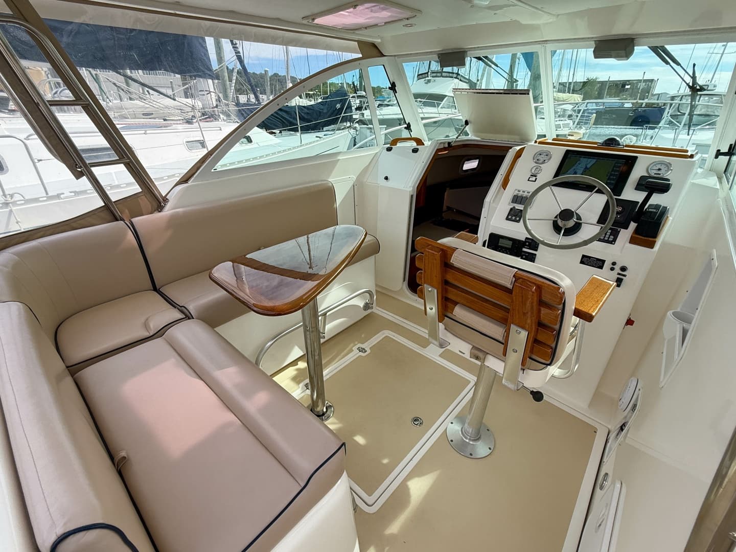 2004 Hunt Yachts SurfHunter 29