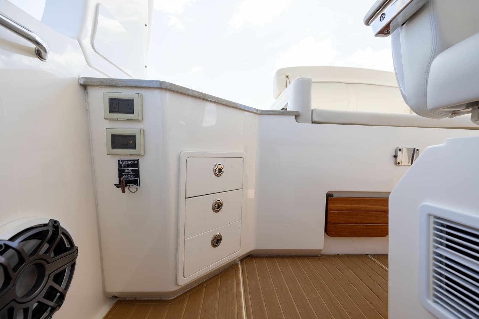 2021 Boston Whaler Realm