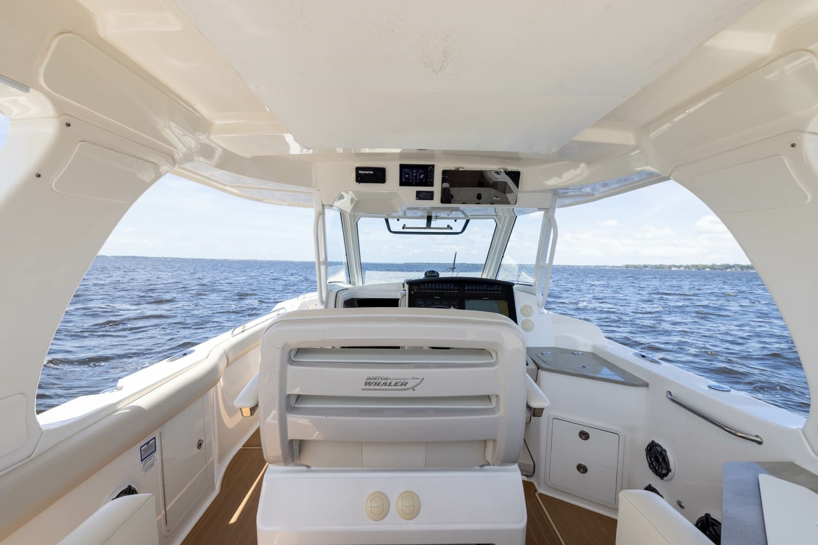 2021 Boston Whaler Realm