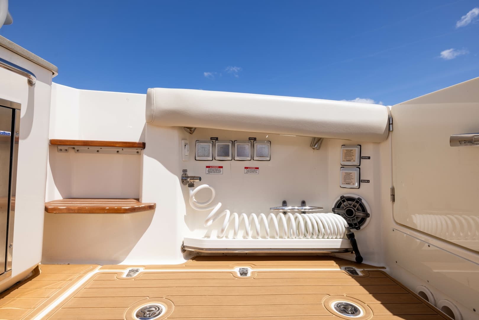 2021 Boston Whaler Realm
