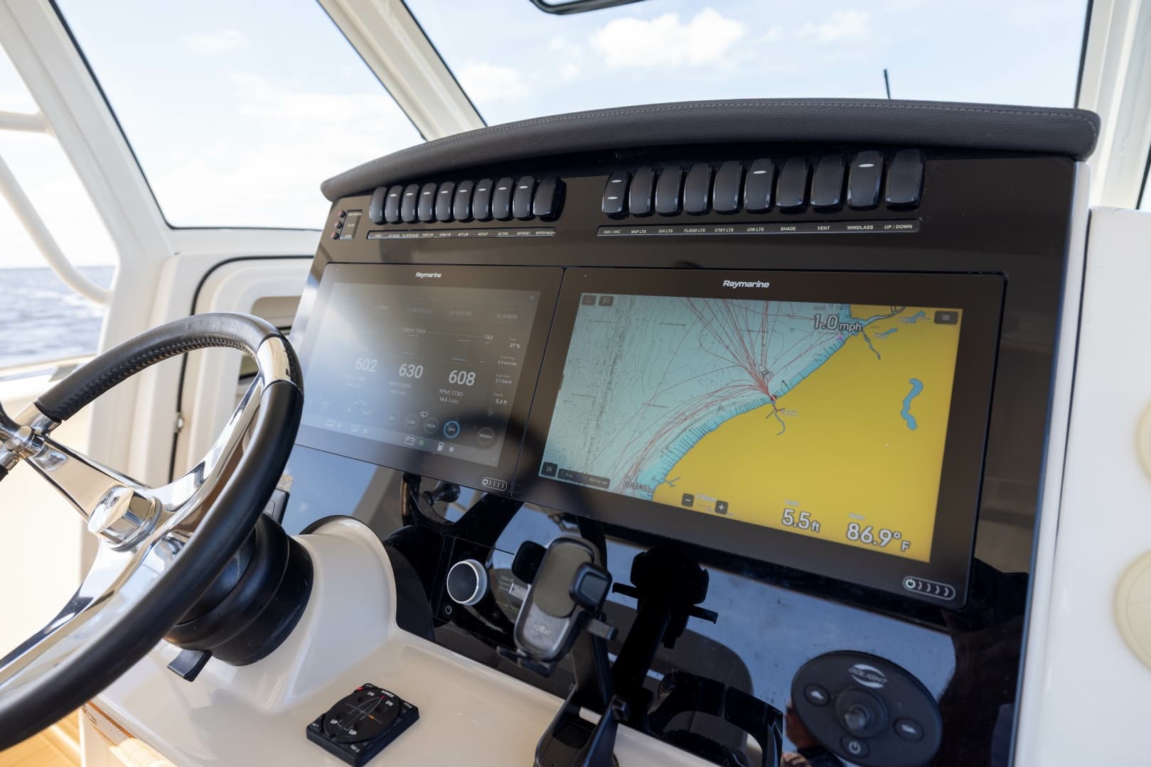2021 Boston Whaler Realm