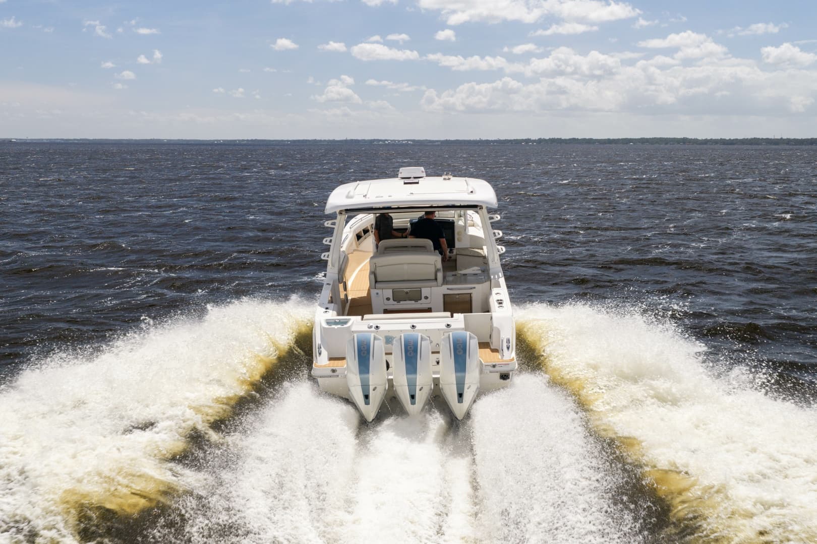2021 Boston Whaler Realm