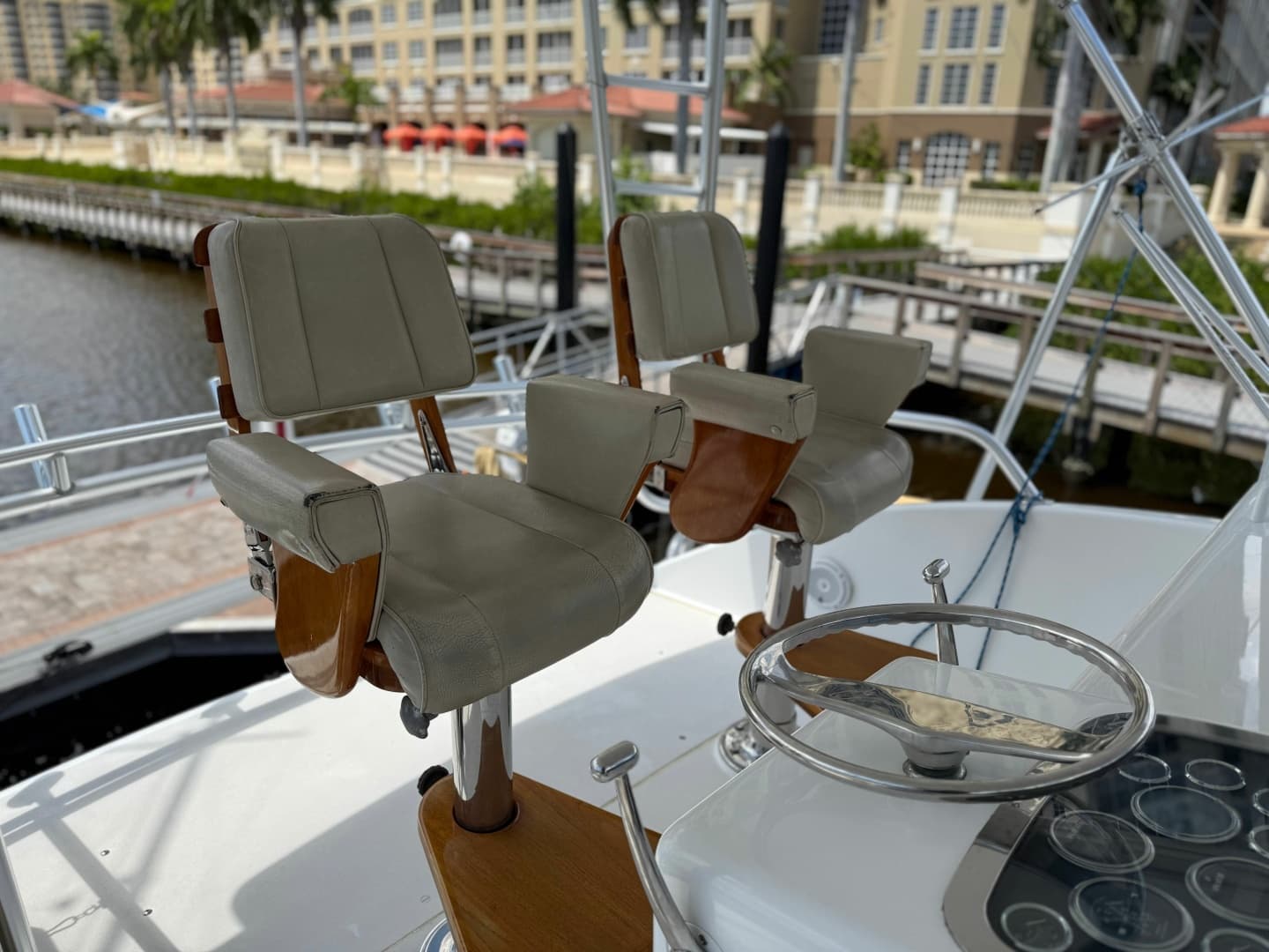 2002 Viking 52 Convertible