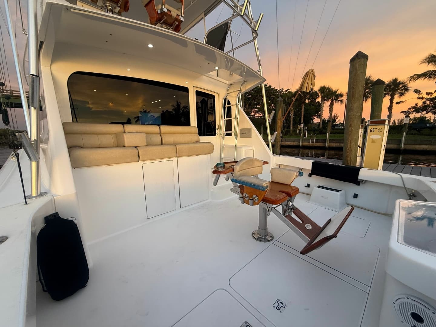2002 Viking 52 Convertible