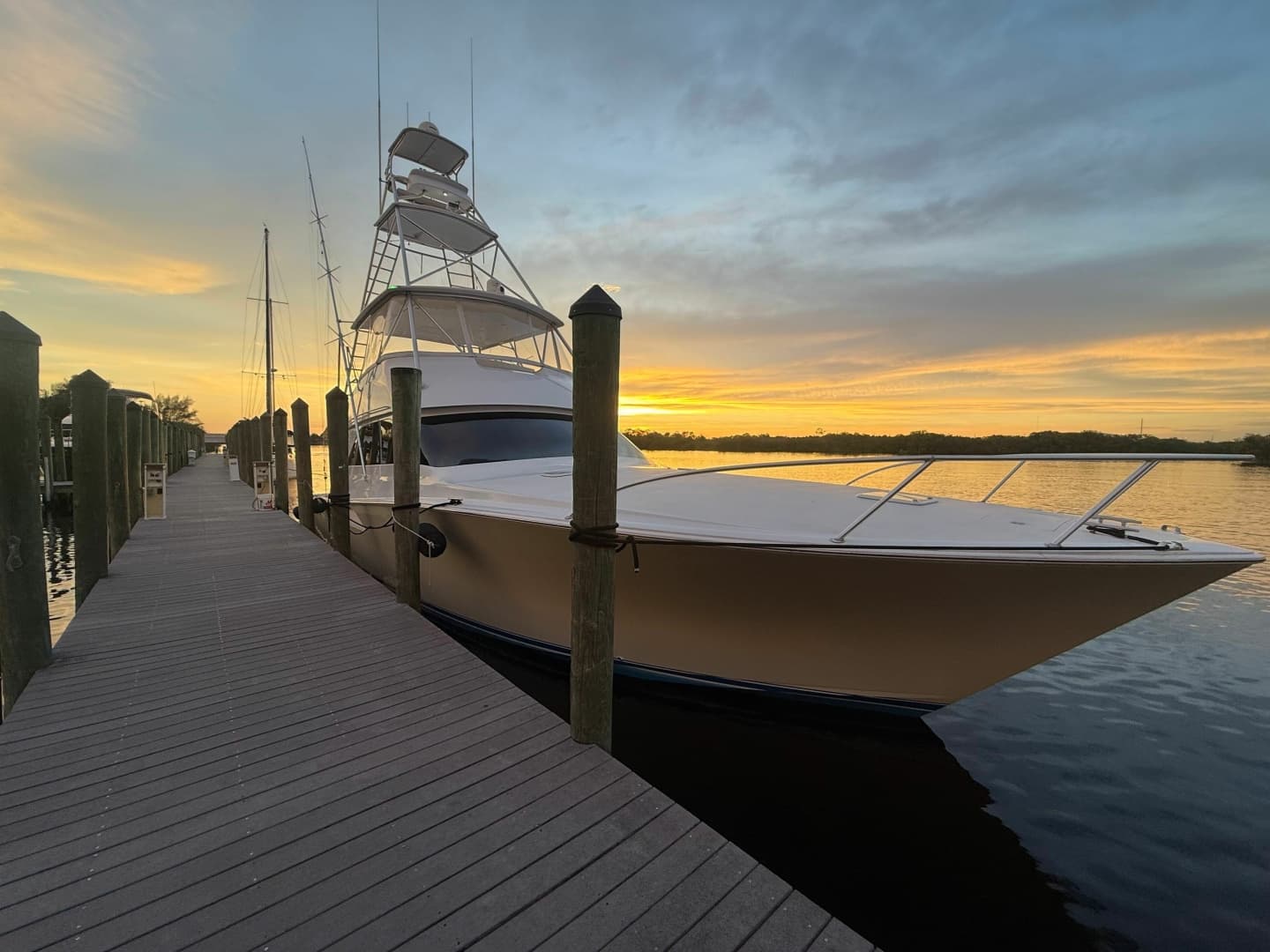 2002 Viking 52 Convertible