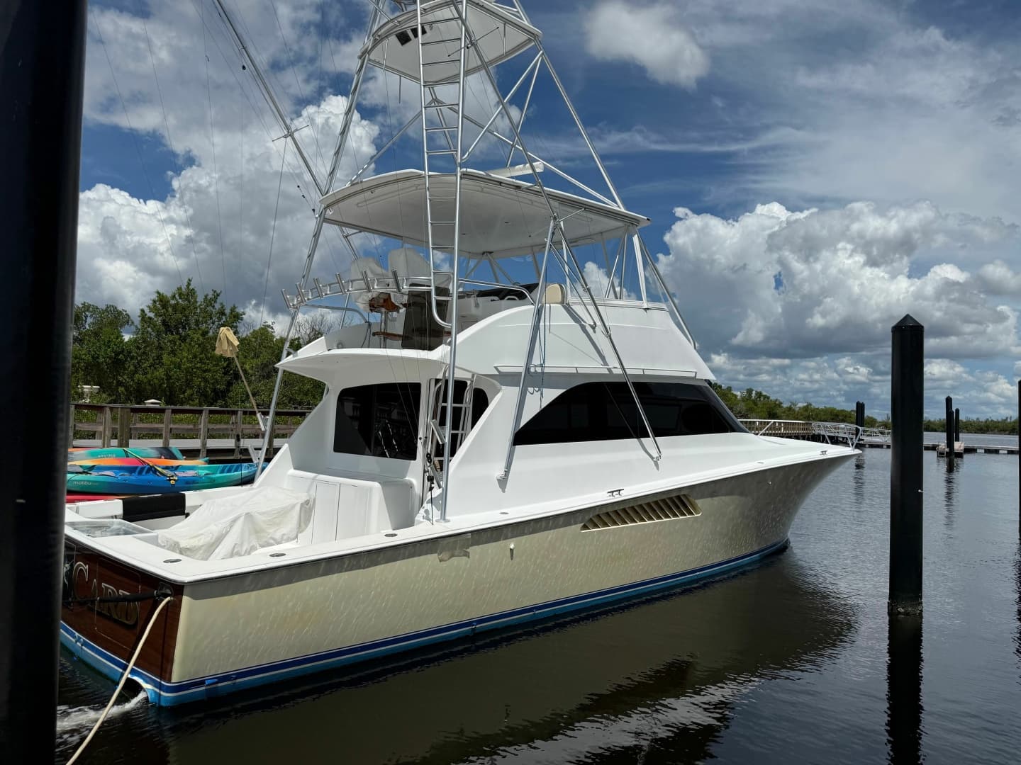 2002 Viking 52 Convertible