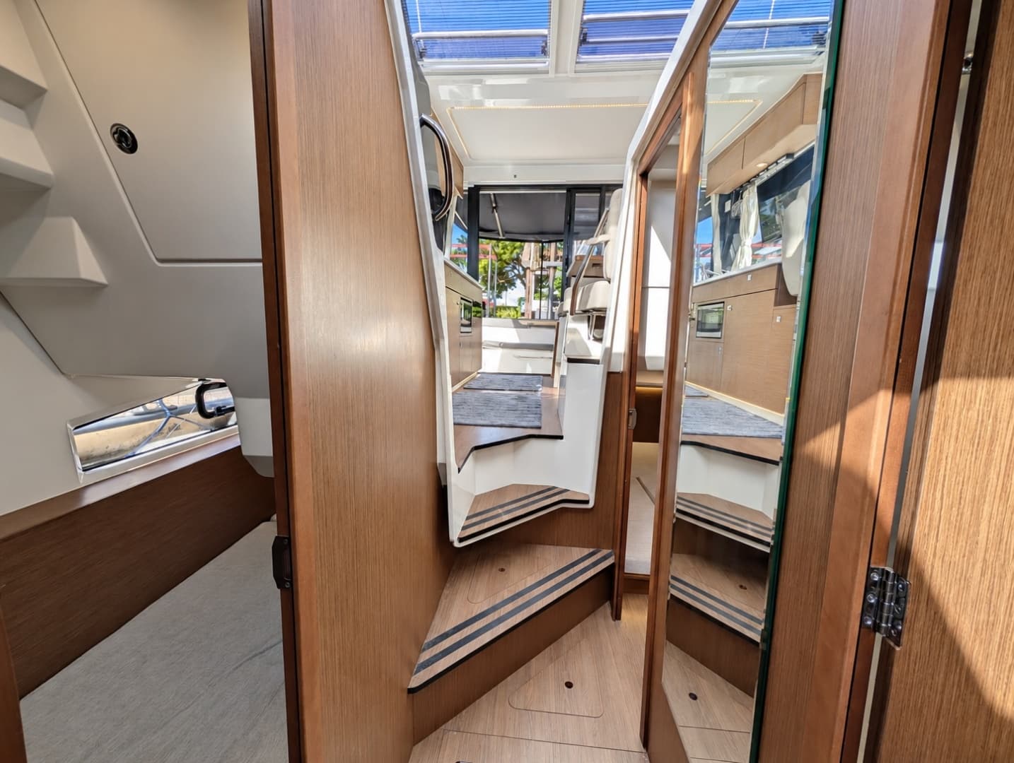 2022 Jeanneau NC 1095 Coupe