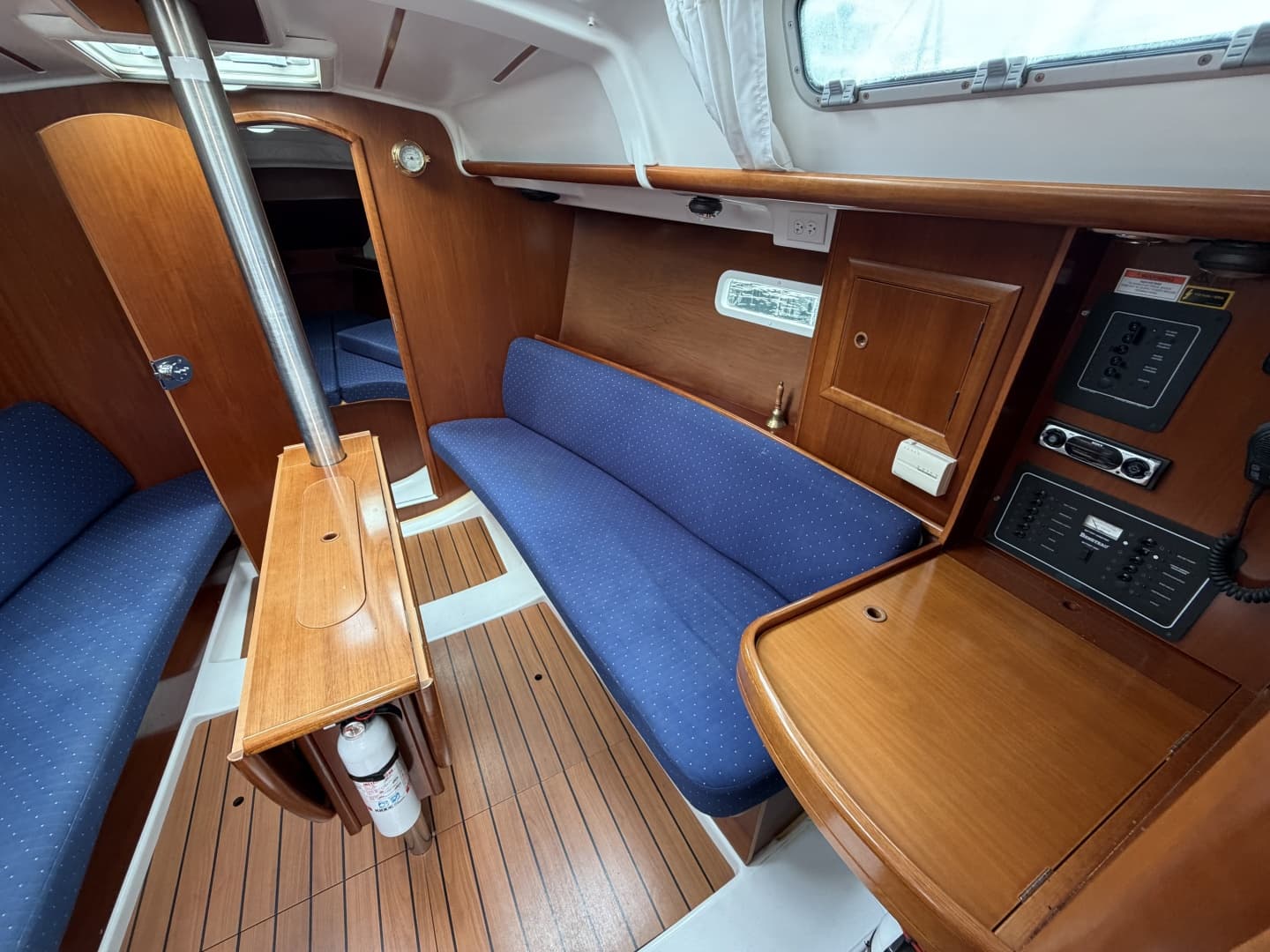 2004 Beneteau 
