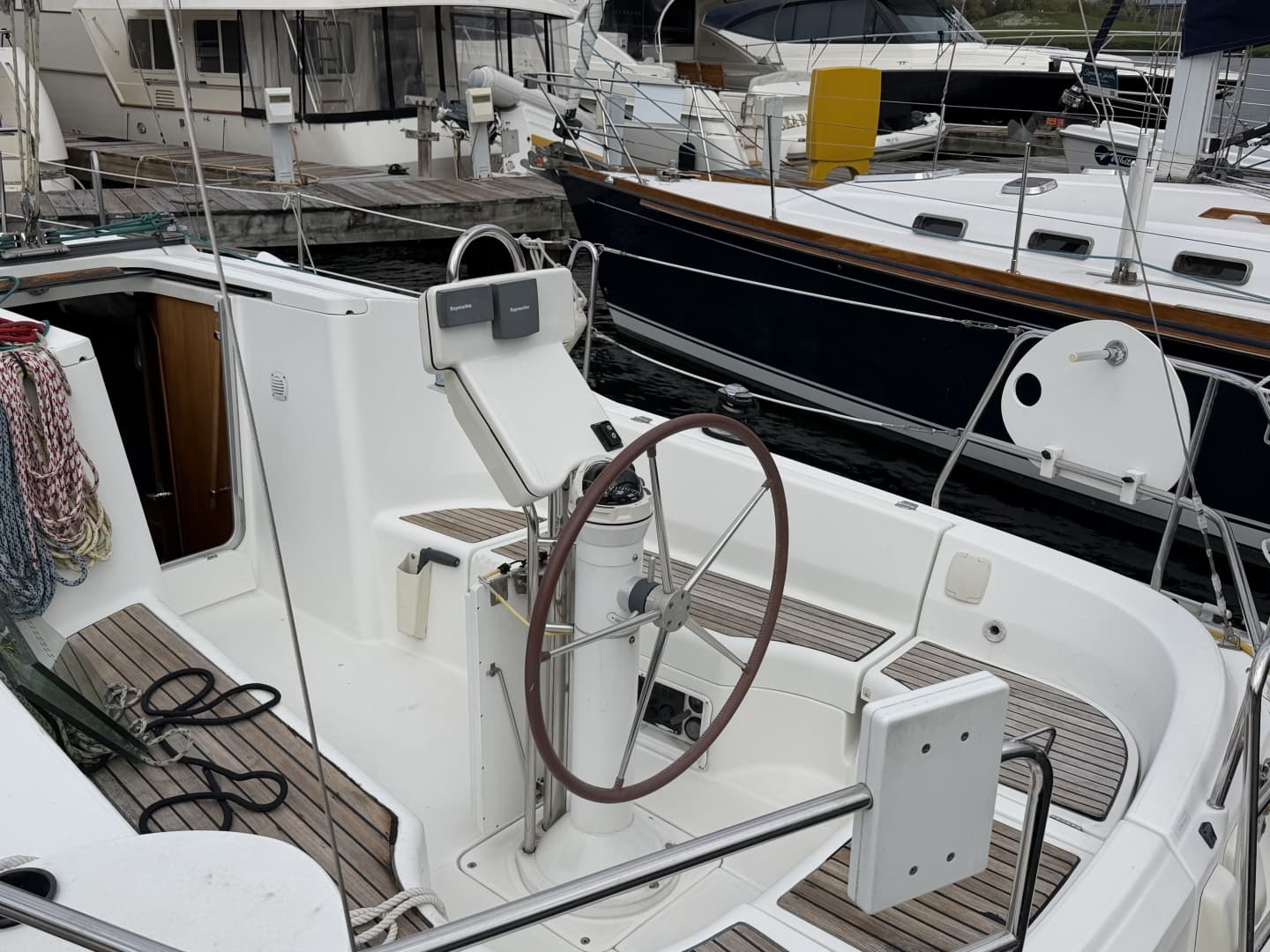 2004 Beneteau 