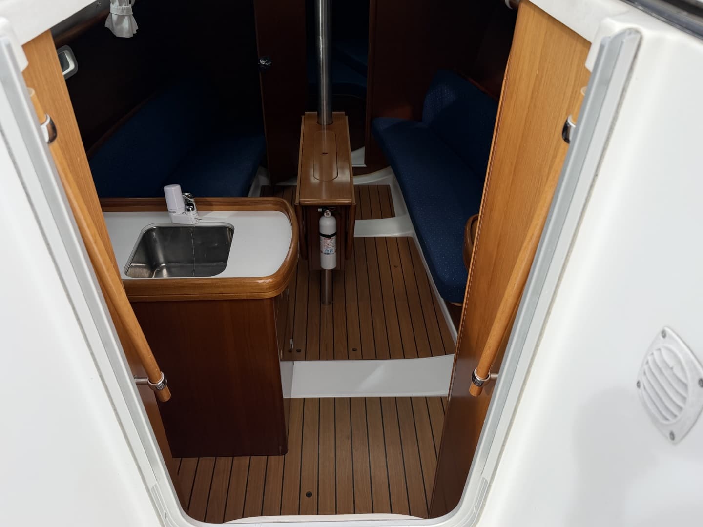 2004 Beneteau 