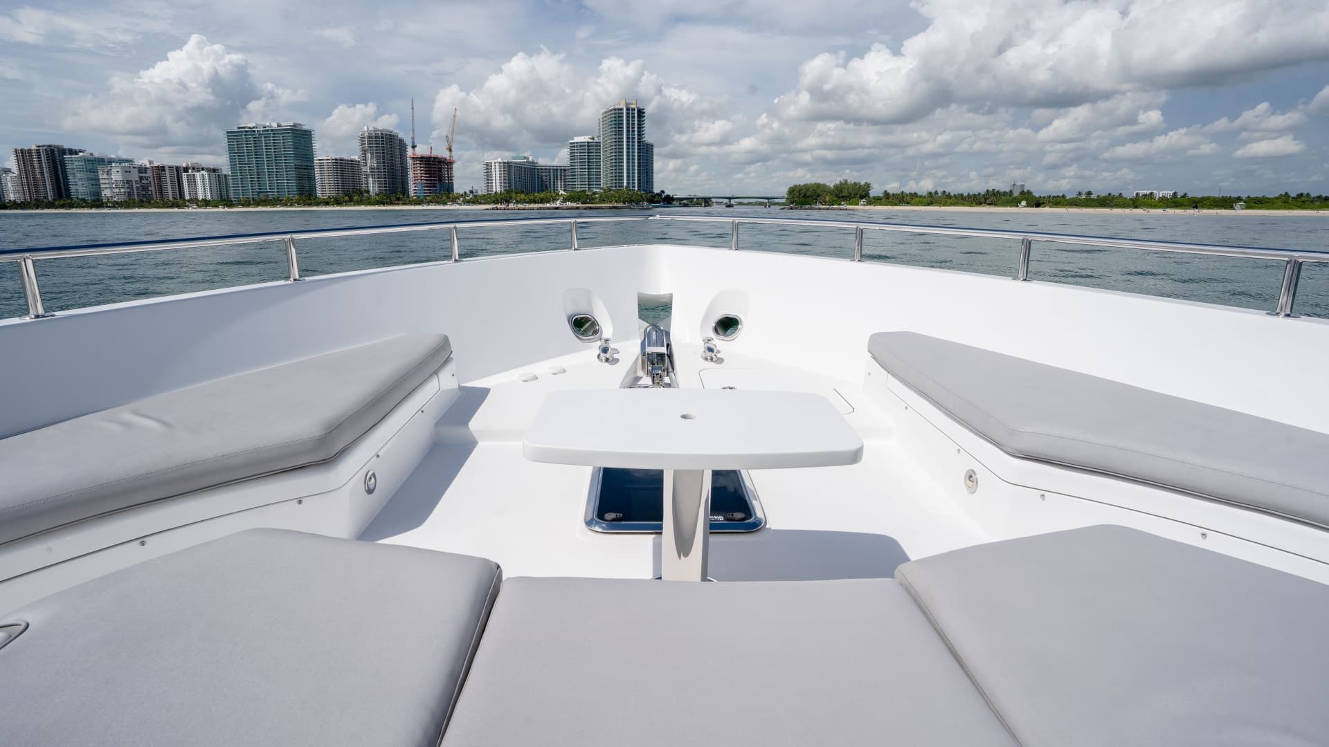 2018 Hatteras M75