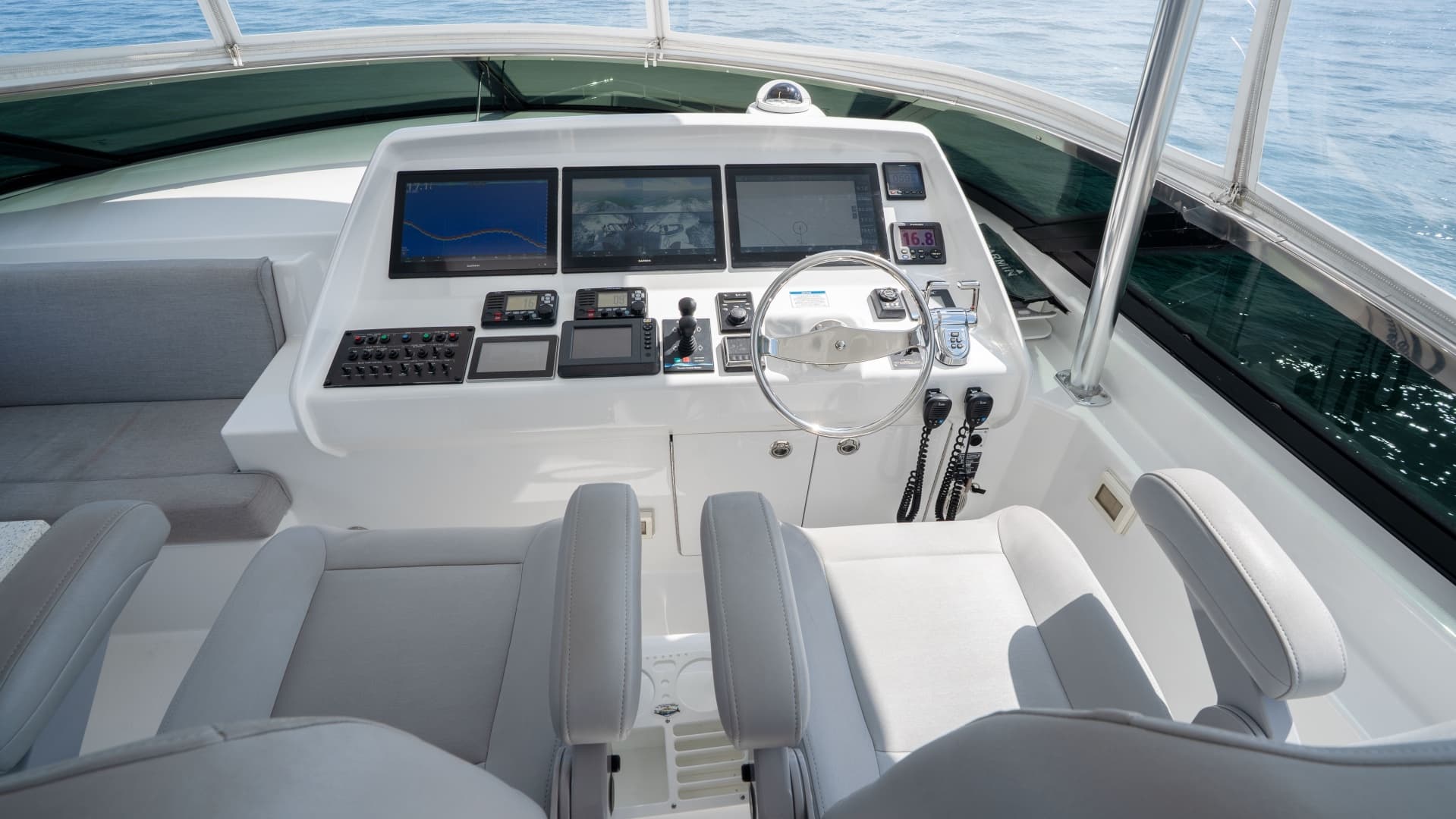 2018 Hatteras M75