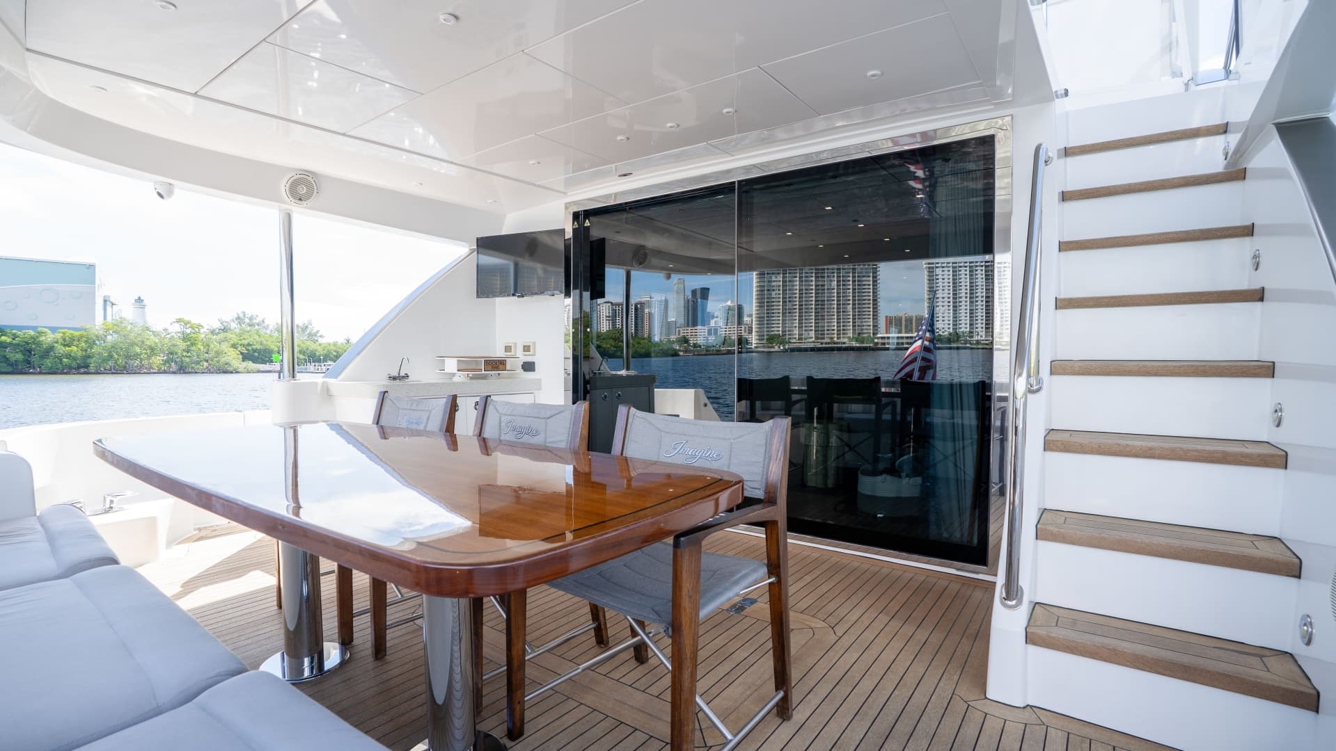 2018 Hatteras M75