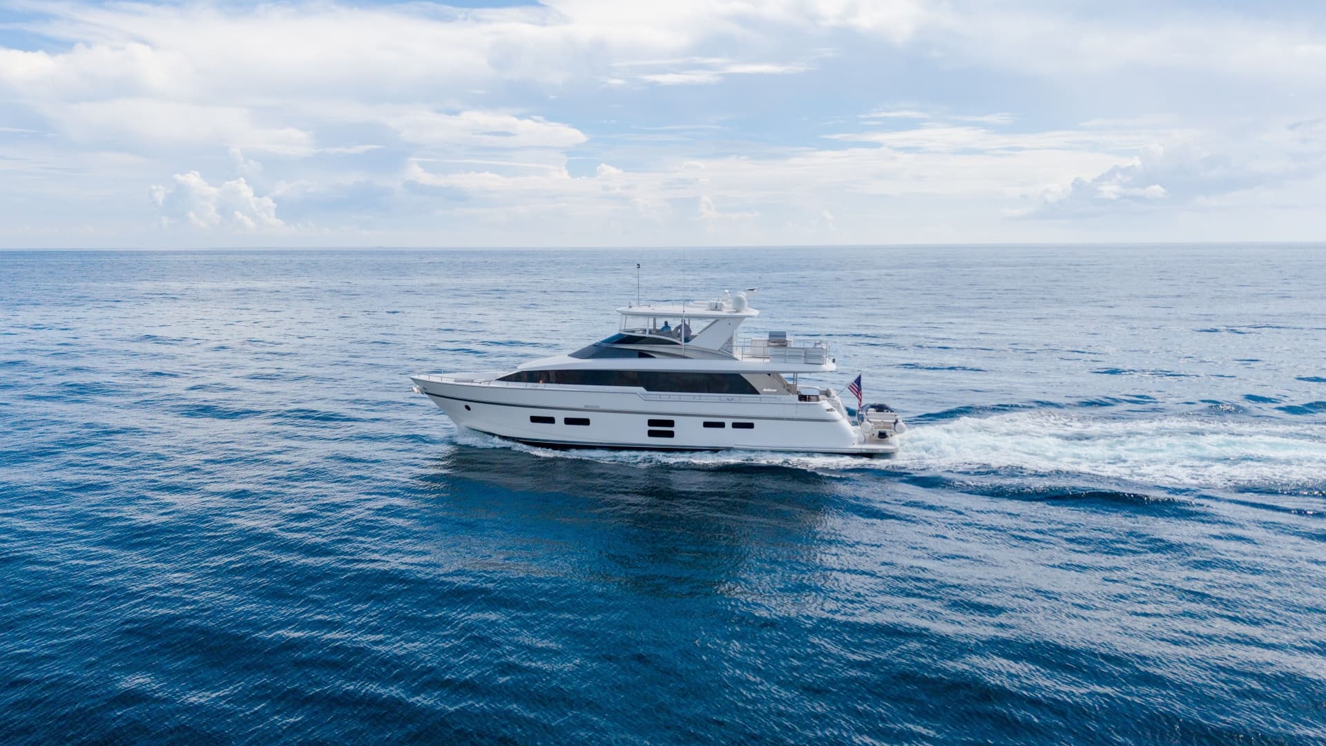 2018 Hatteras M75
