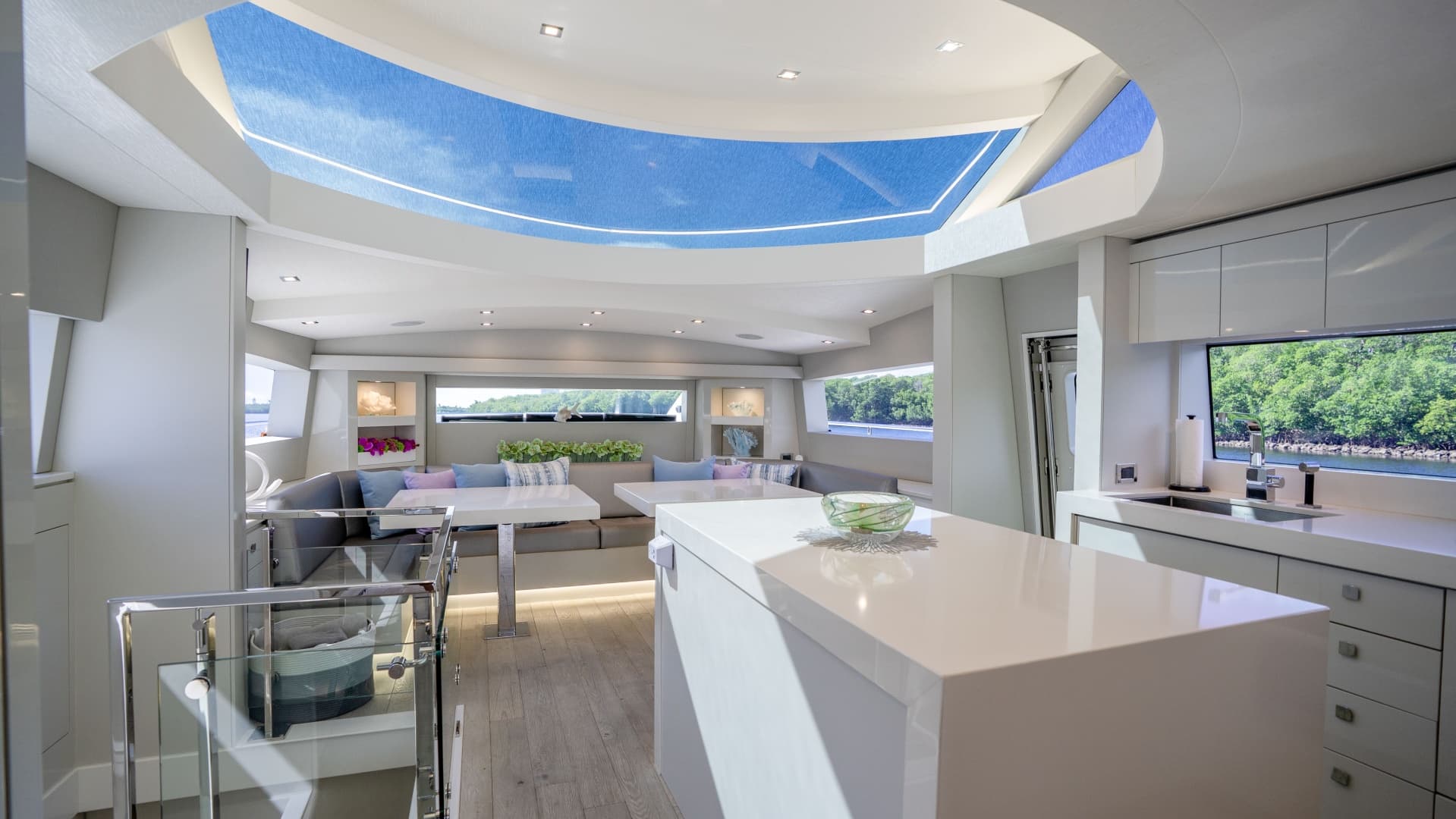 2018 Hatteras M75