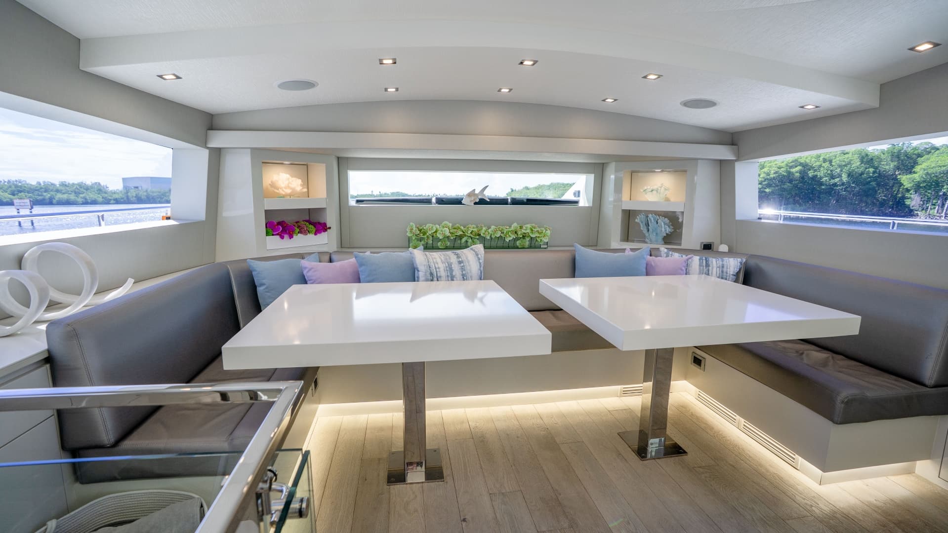 2018 Hatteras M75