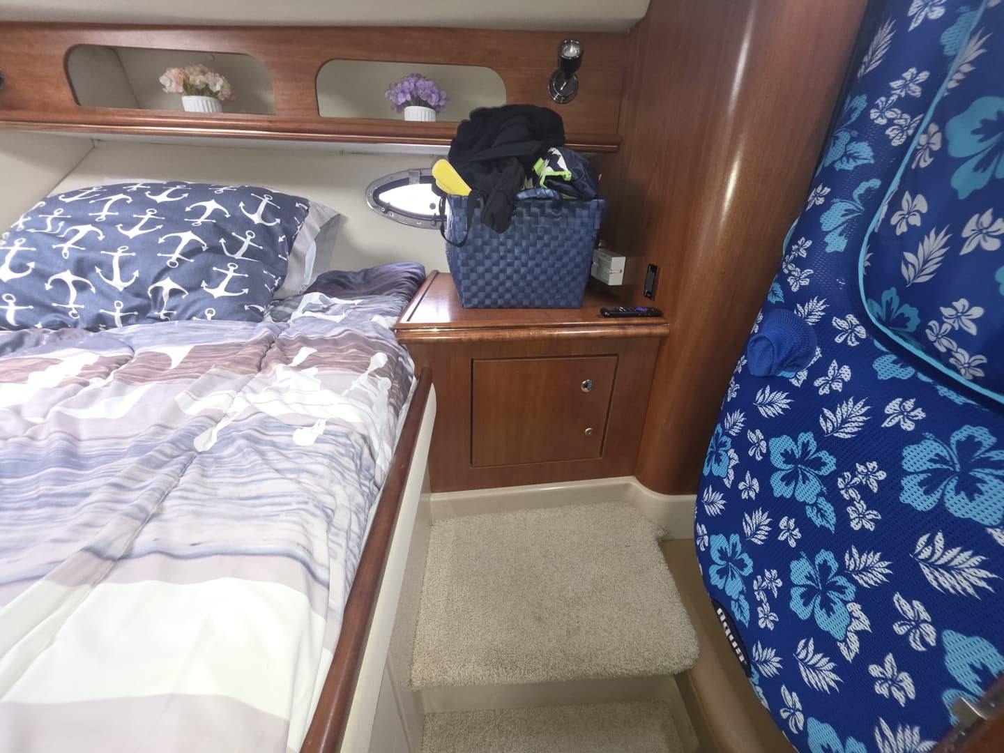 2001 Cruisers Yachts 3572