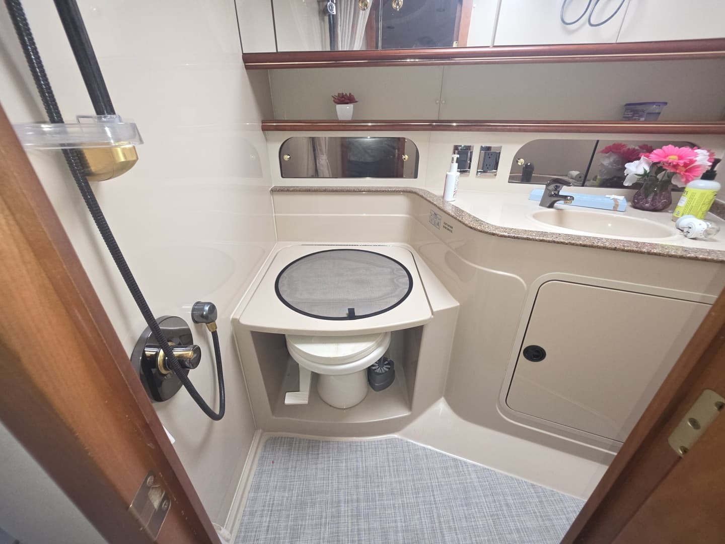 2001 Cruisers Yachts 3572