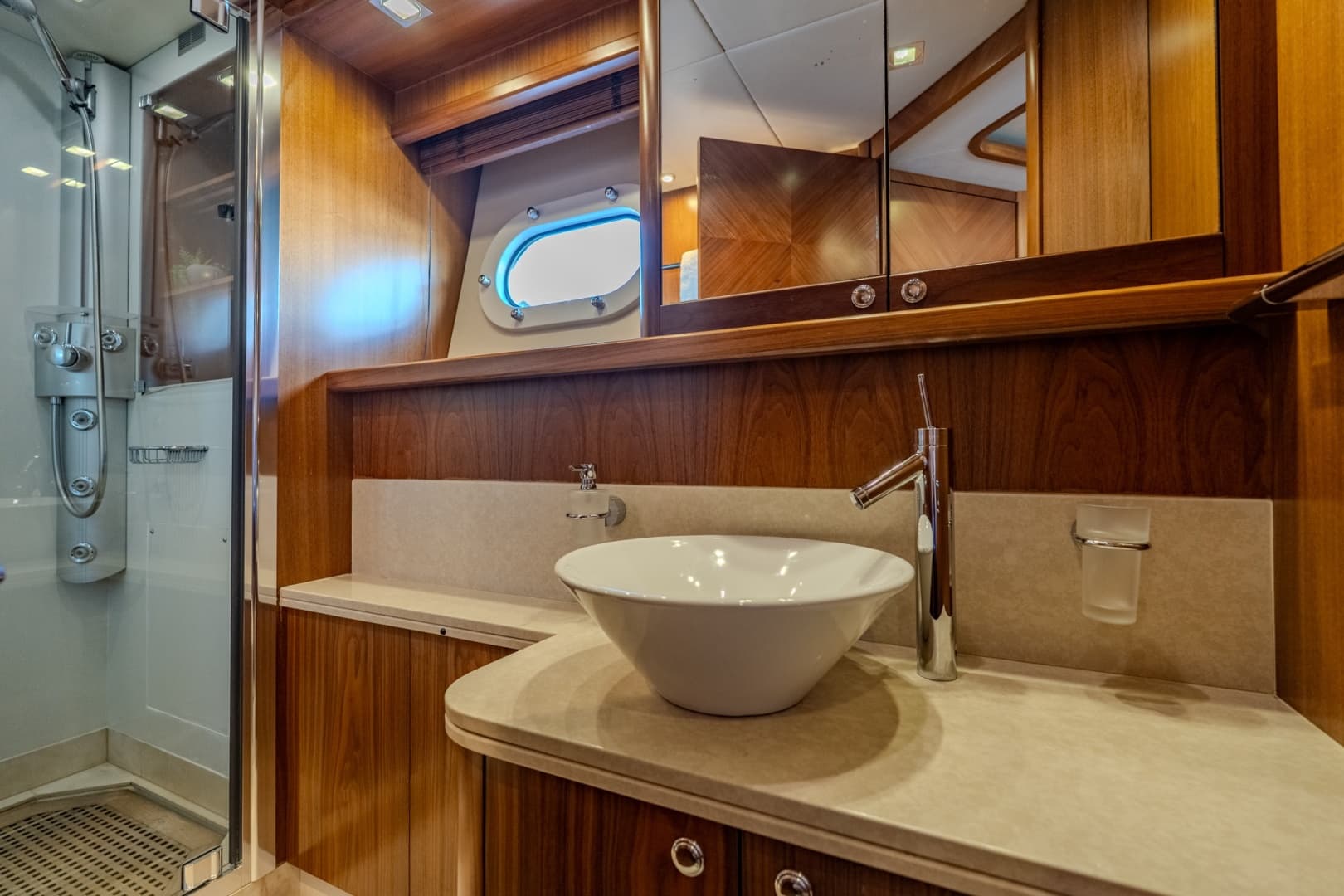 2004 Sunseeker 105 Yacht
