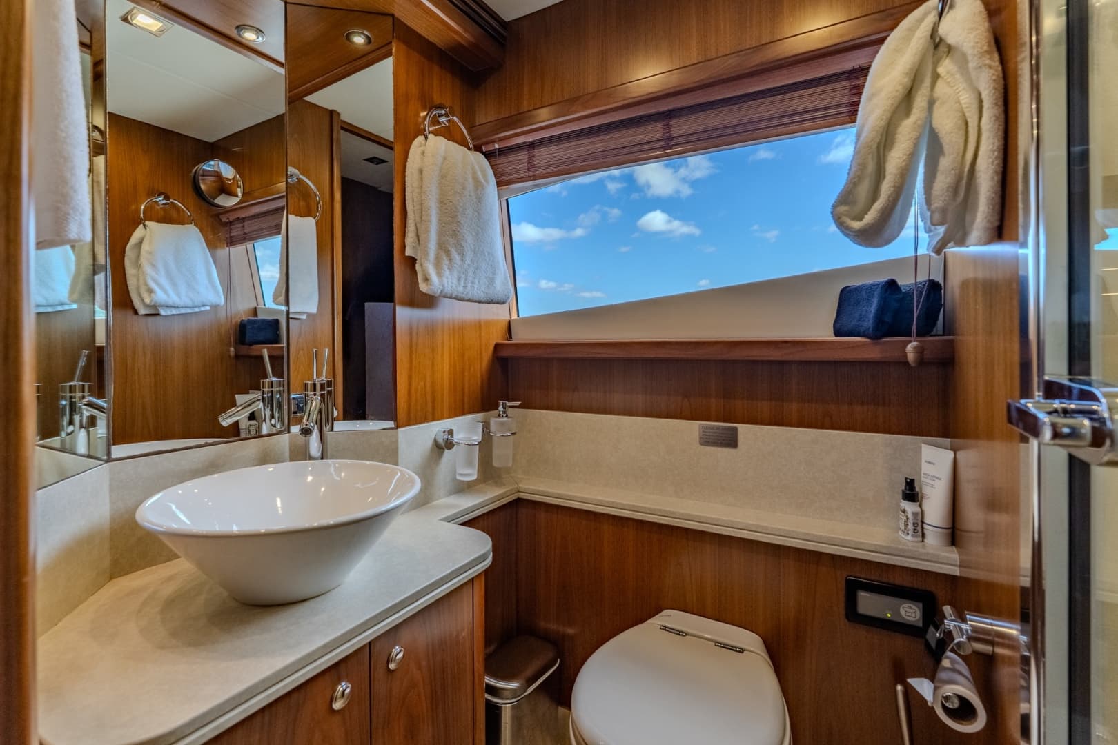 2004 Sunseeker 105 Yacht