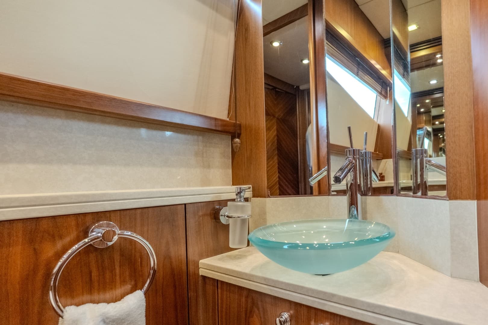 2004 Sunseeker 105 Yacht