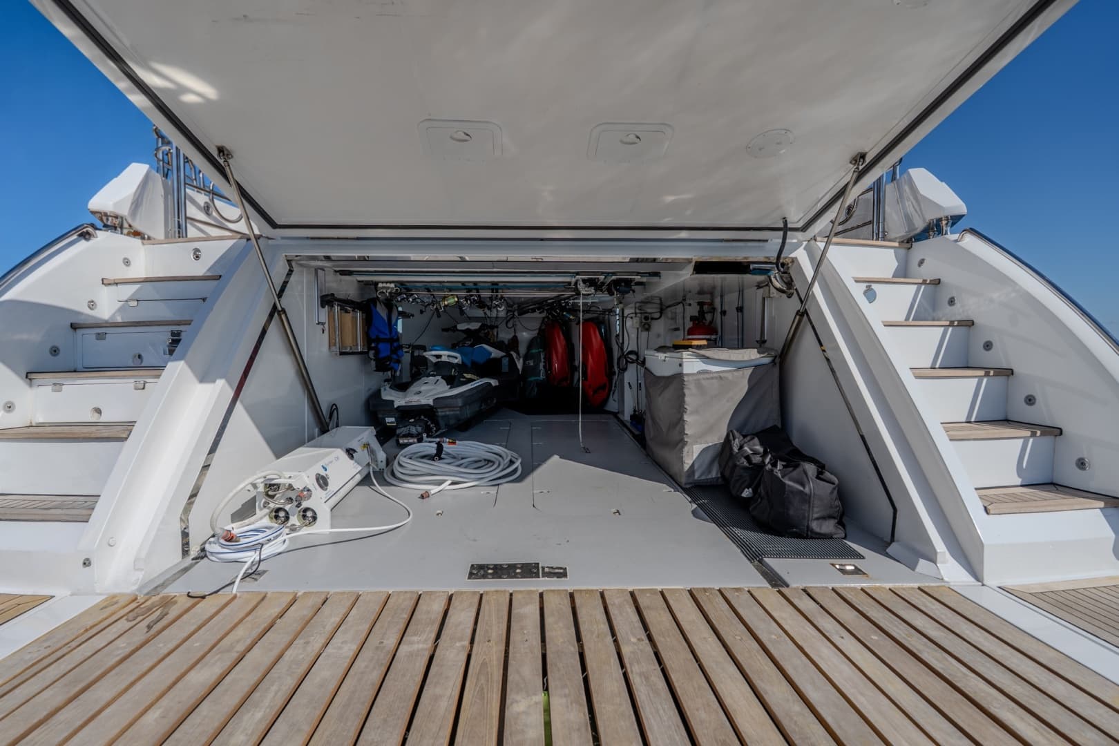 2004 Sunseeker 105 Yacht