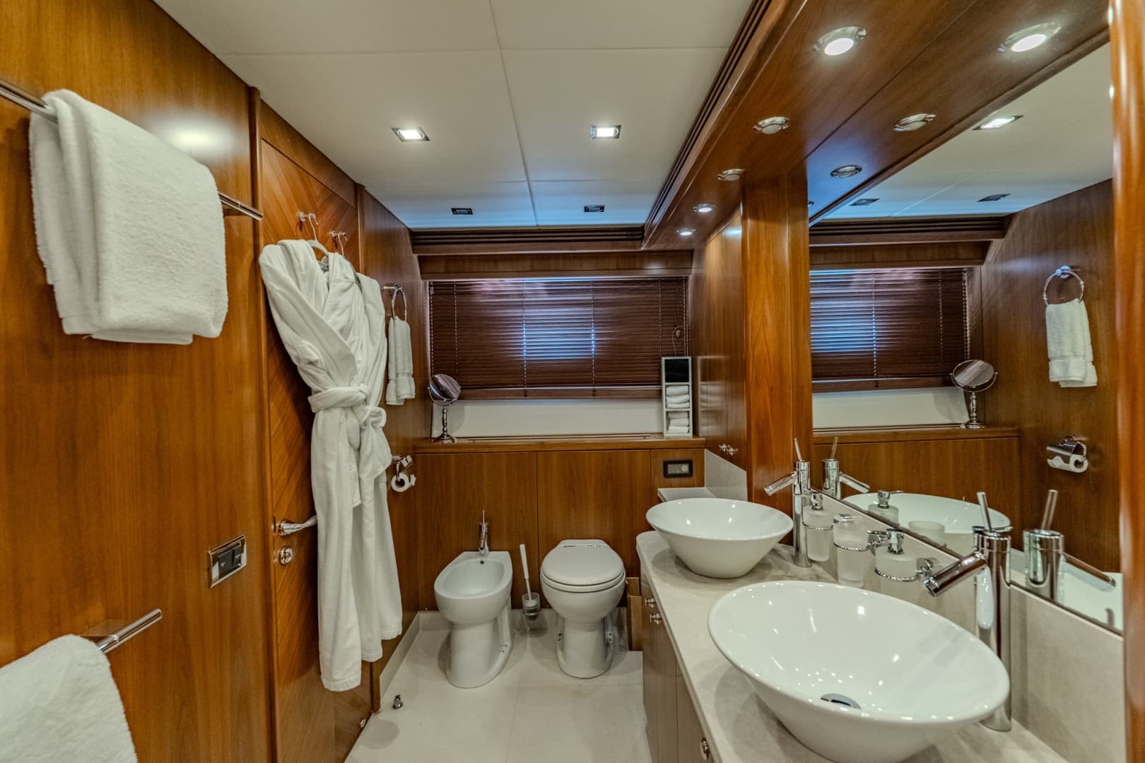 2004 Sunseeker 105 Yacht