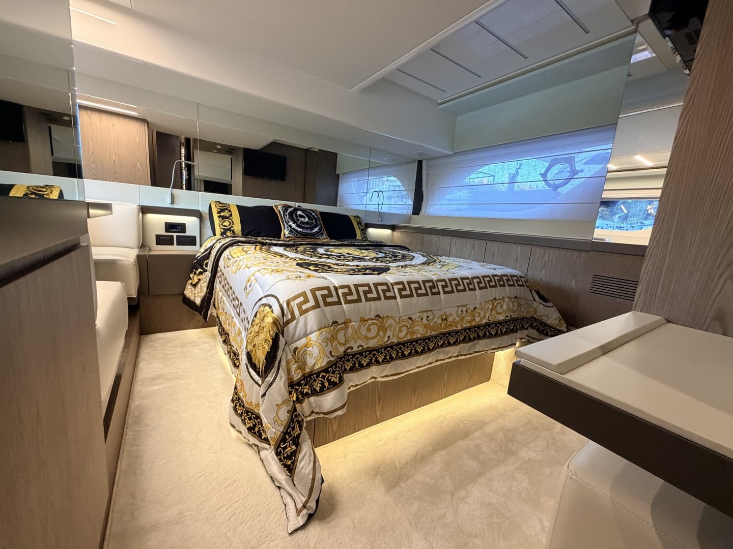 2020 Ferretti Yachts 550 Fly