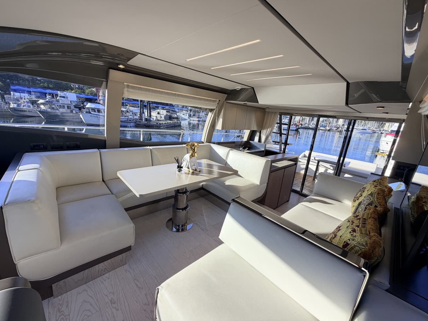 2020 Ferretti Yachts 550 Fly
