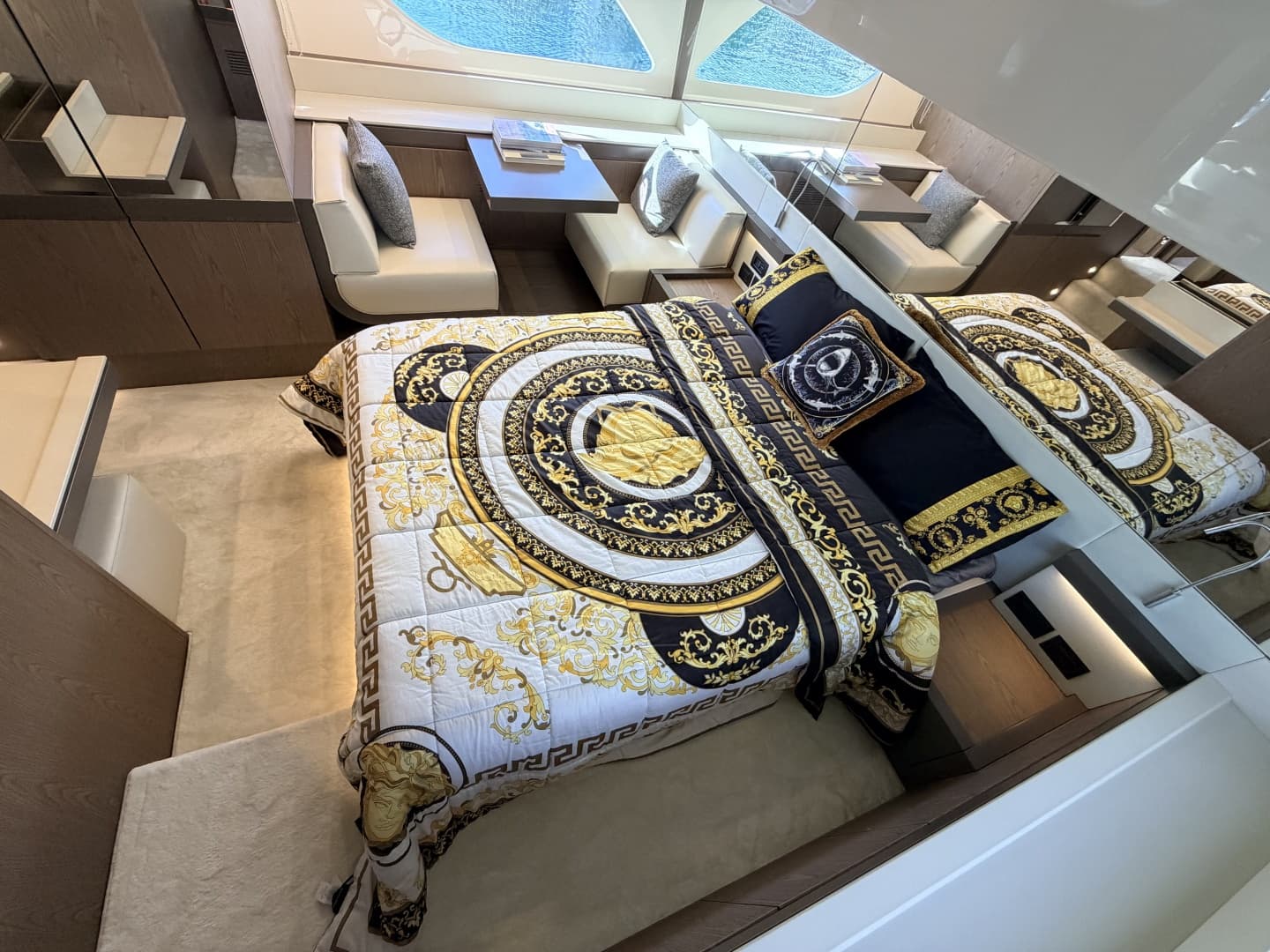2020 Ferretti Yachts 550 Fly