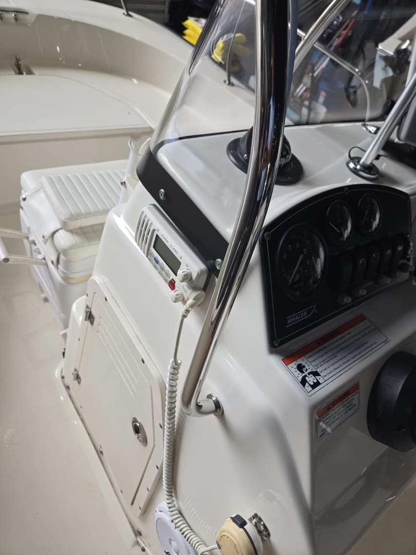 2010 Boston Whaler 170 Montauk