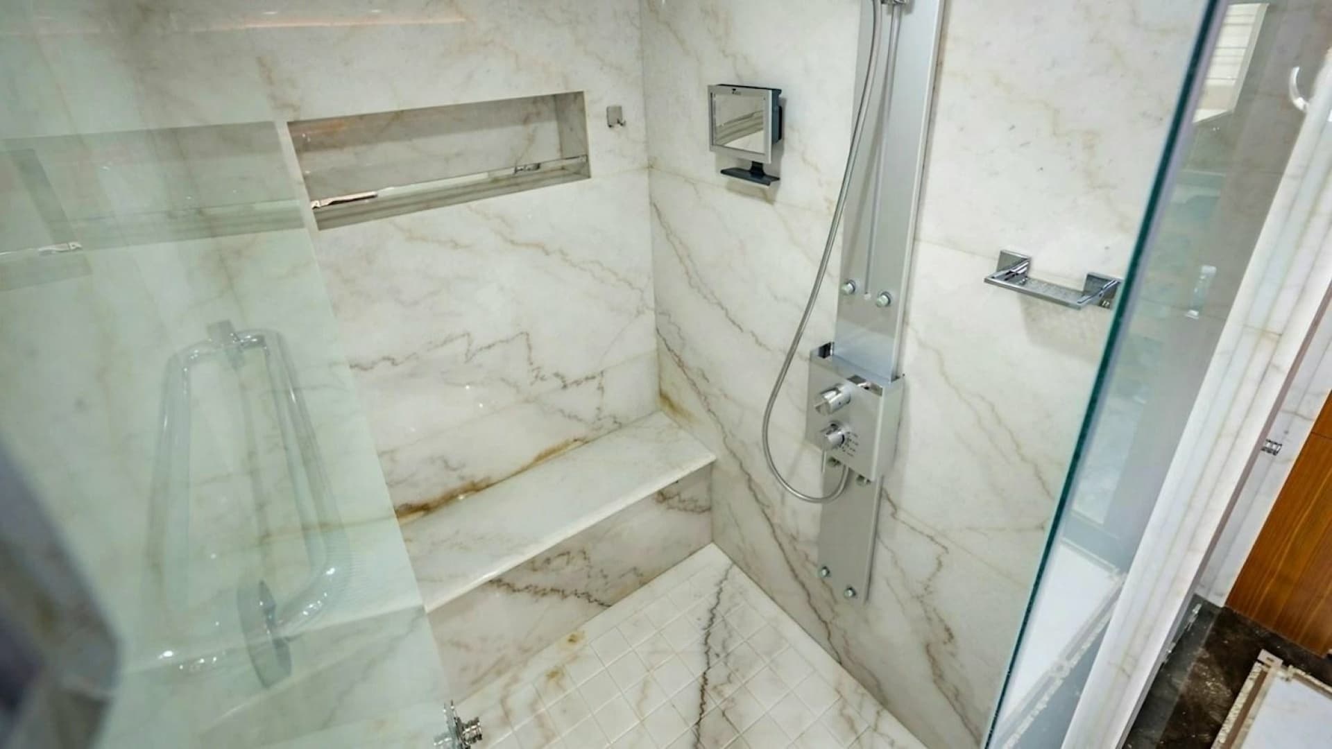 En-Suite Master Head - Main Deck Forward