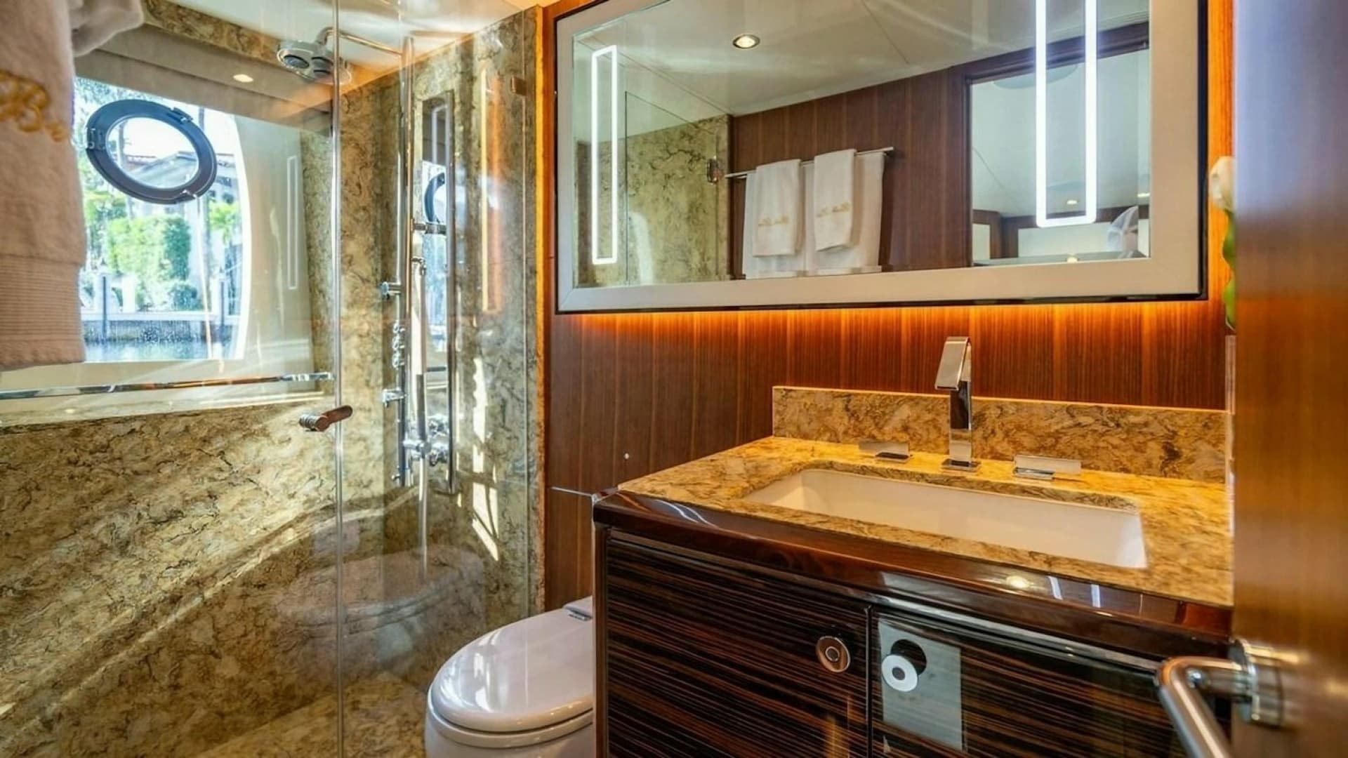 Queen Guest En-Suite Head