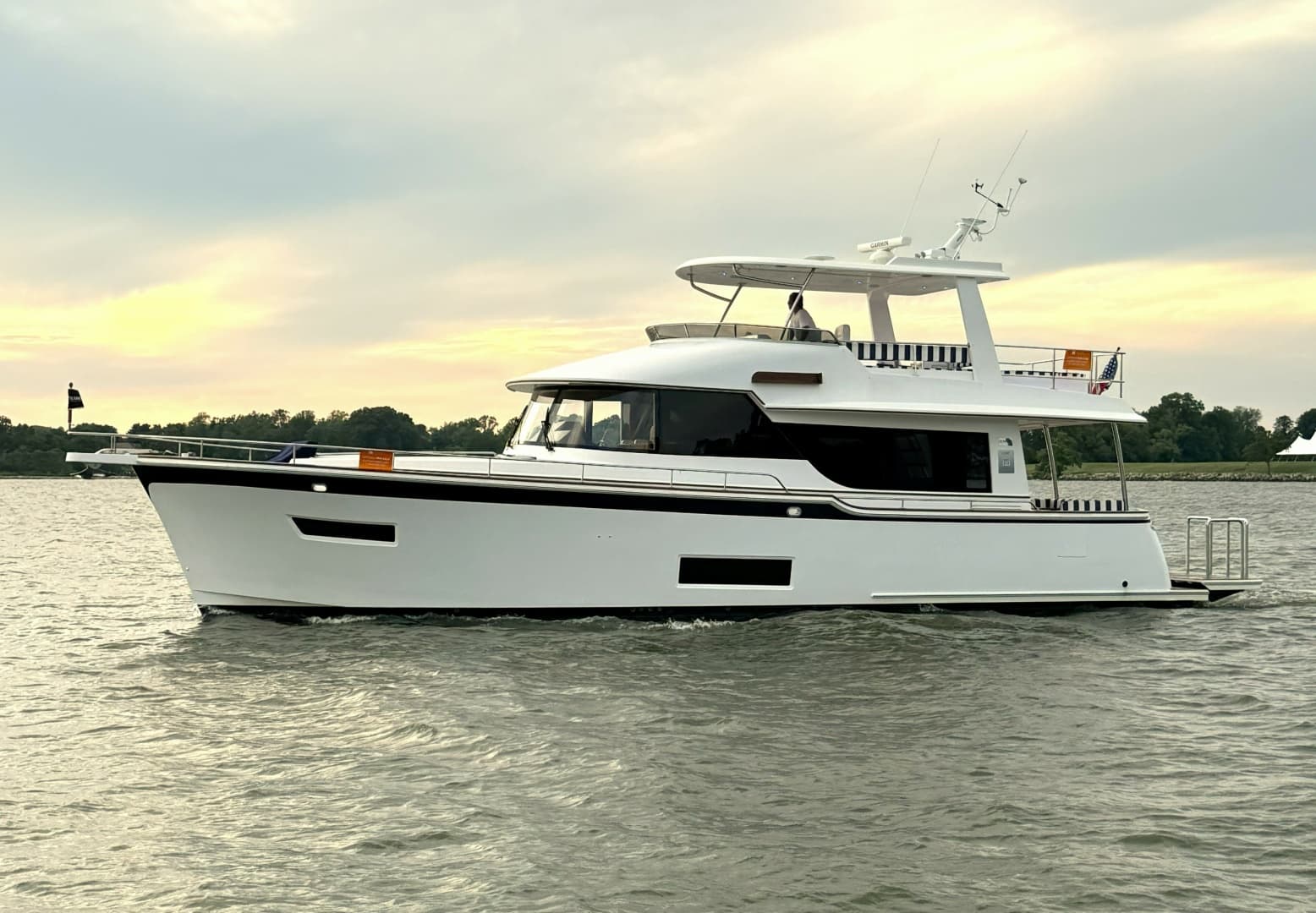 2025 Summit 54 Motor Yacht
