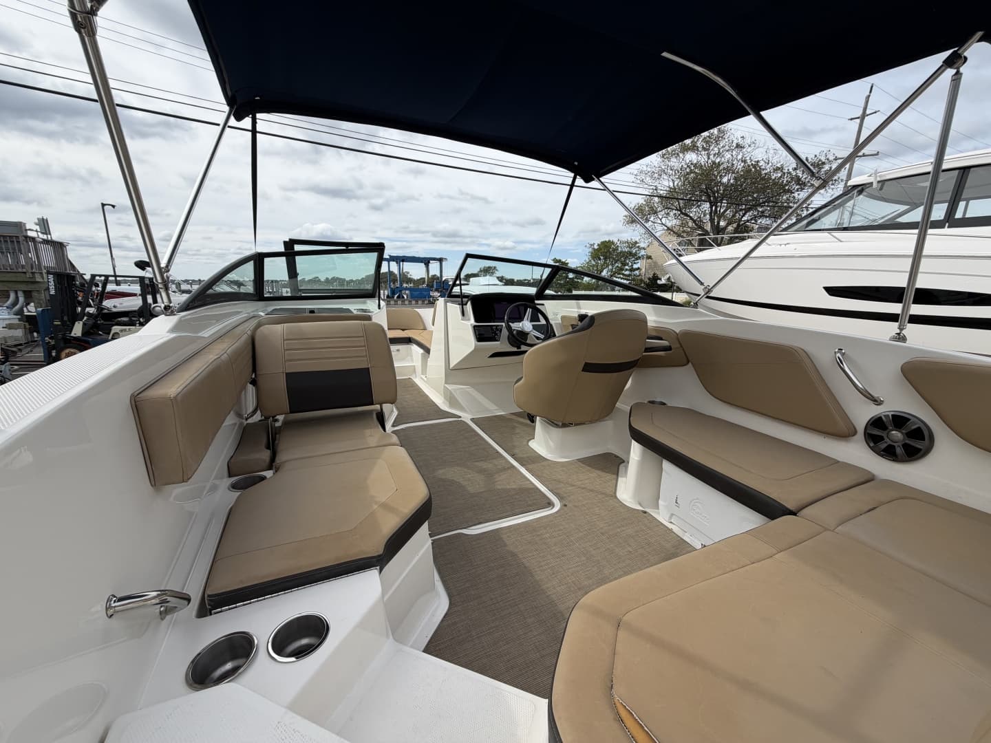 2020 Sea Ray SPX 210 Outboard