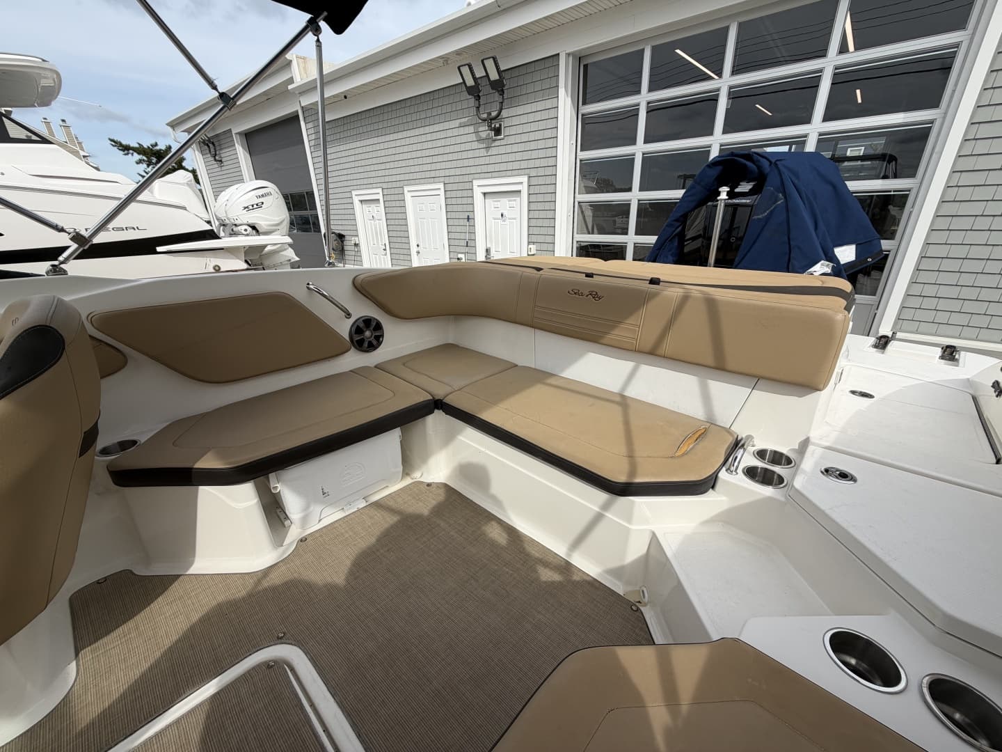 2020 Sea Ray SPX 210 Outboard