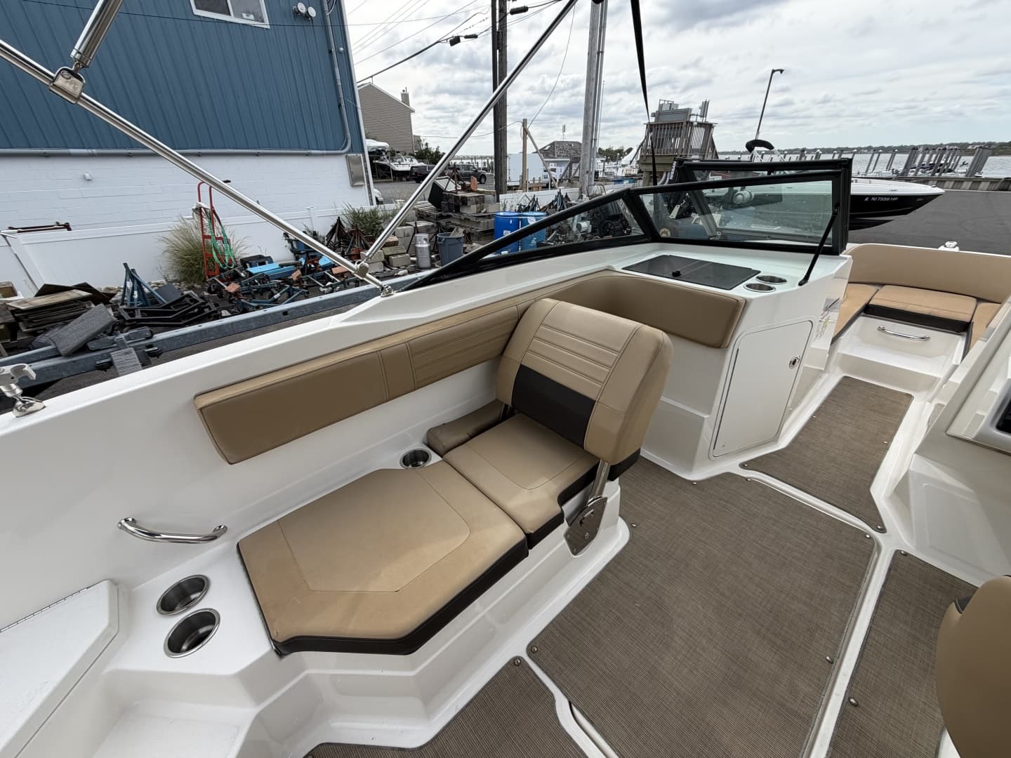 2020 Sea Ray SPX 210 Outboard