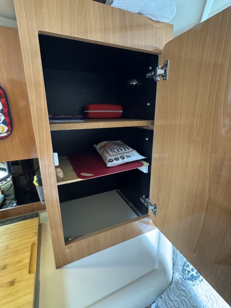 2007 Cruisers Yachts 