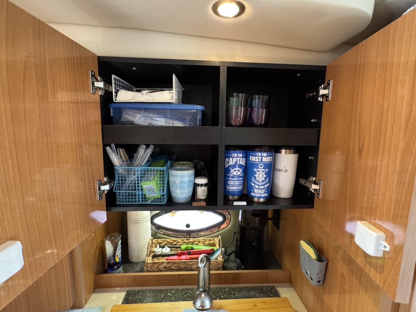 2007 Cruisers Yachts 