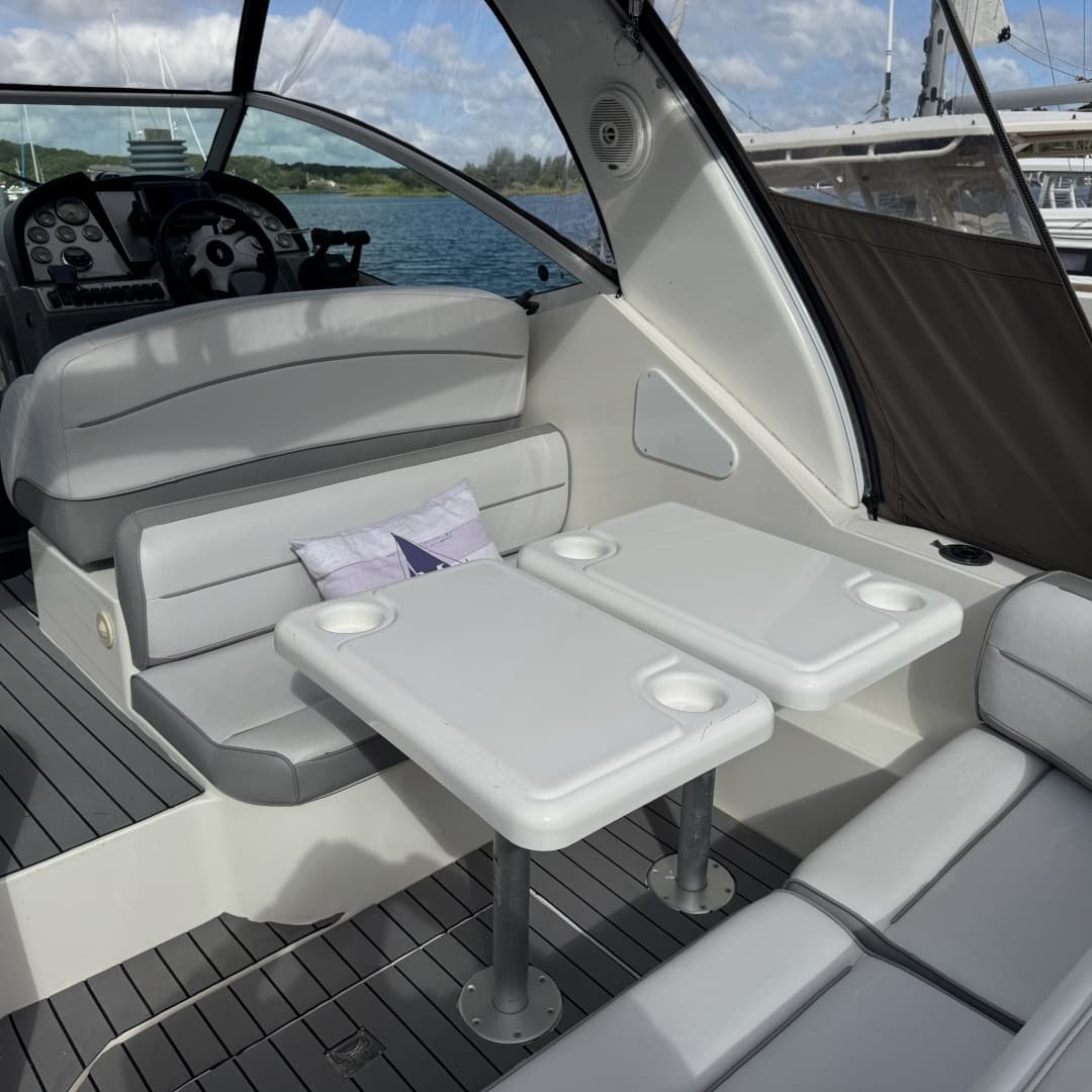 2007 Cruisers Yachts 