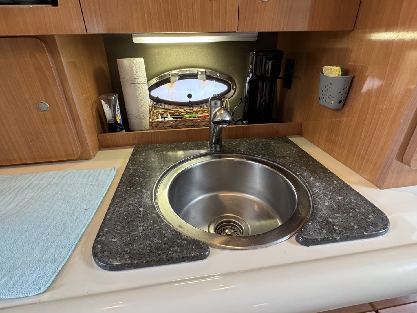 2007 Cruisers Yachts 