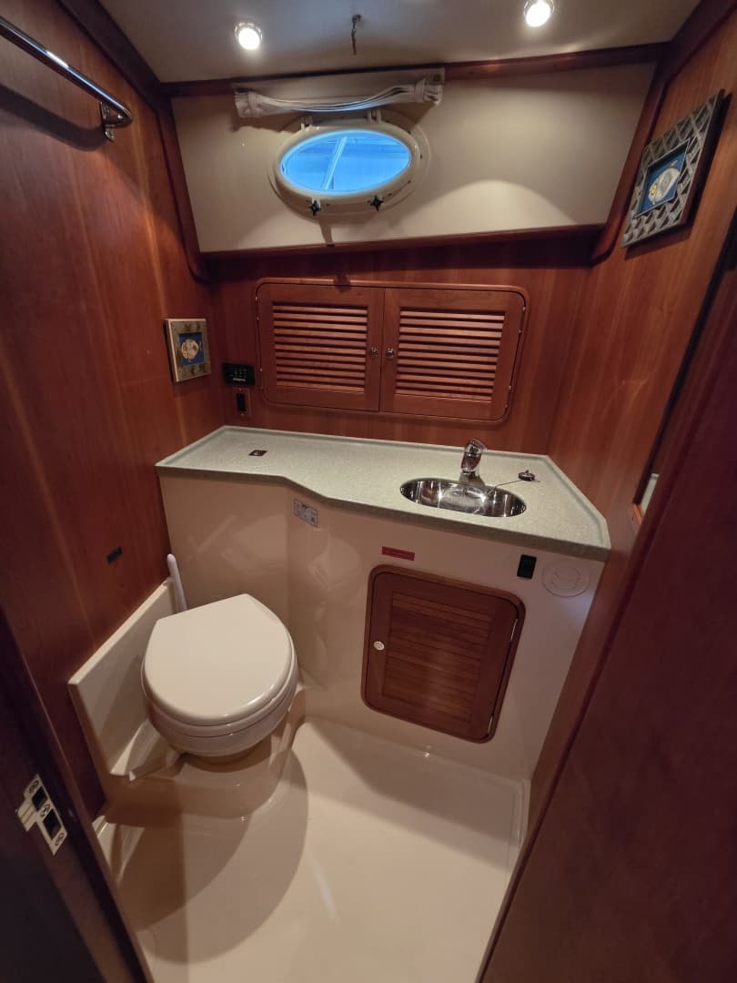 2009 Hinckley Talaria 44