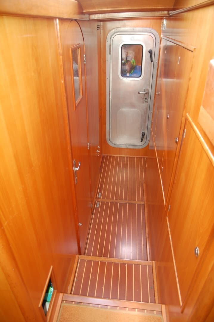 2000 Garcia Passoa 48 Raised Salon