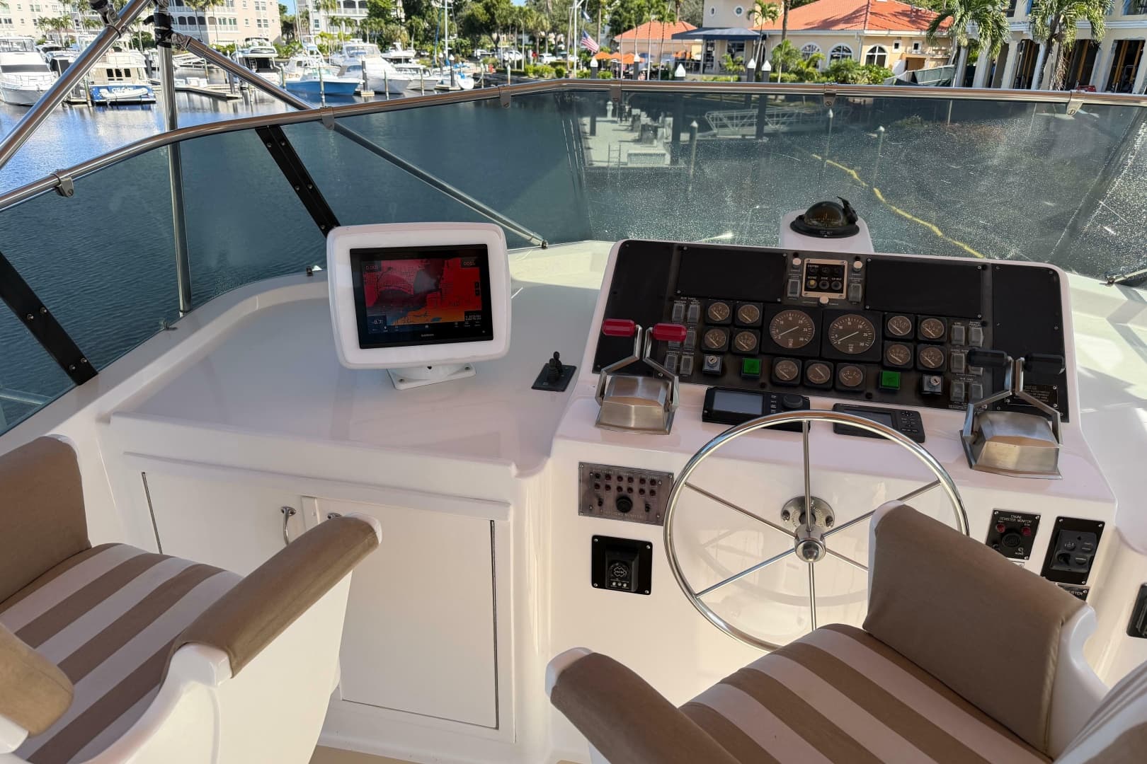 1991 Hatteras 70 Cockpit Motor Yacht