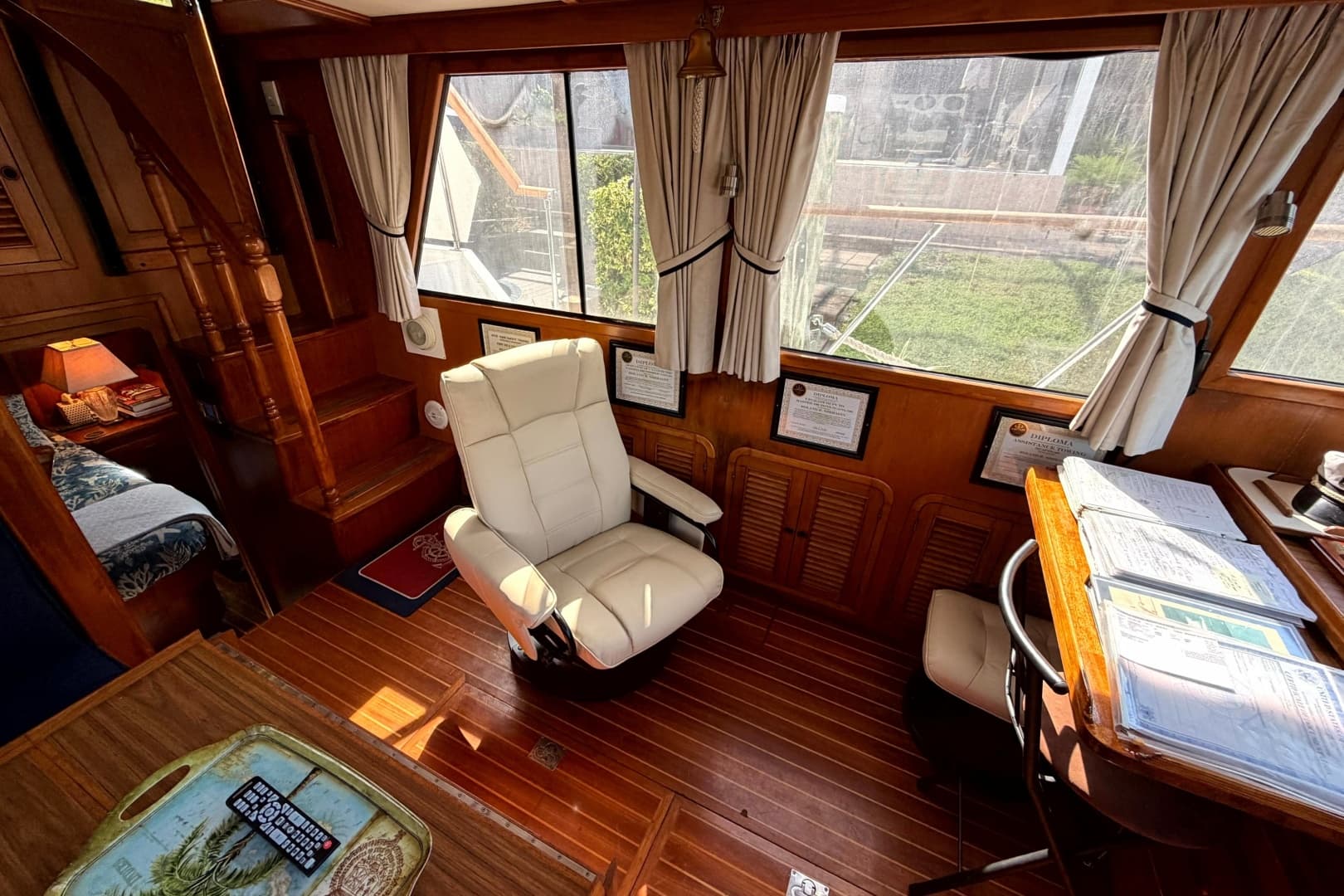 1998 Heritage East 36 Sundeck Trawler
