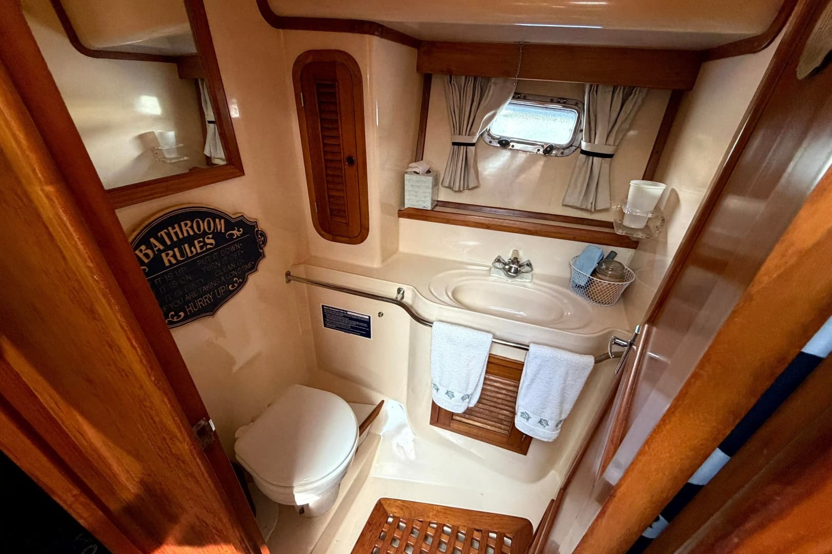 1998 Heritage East 36 Sundeck Trawler